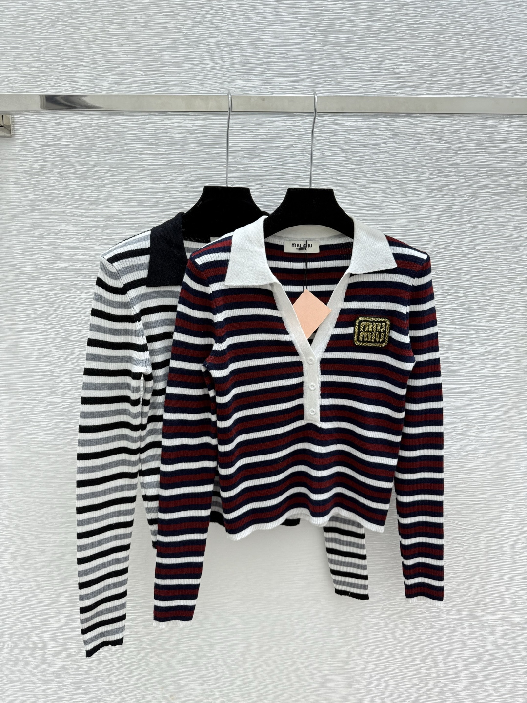 NO:502256,M Home Early Autumn New Contrast Striped Lapel Knitted Long Sleeve Color Red Gray Size 36.38.40,,alexander wang19860909M家 早秋新款 撞色条纹翻领针织长袖 颜色红色 灰色 尺码36.38.40,,alexander wang,Women's clothing