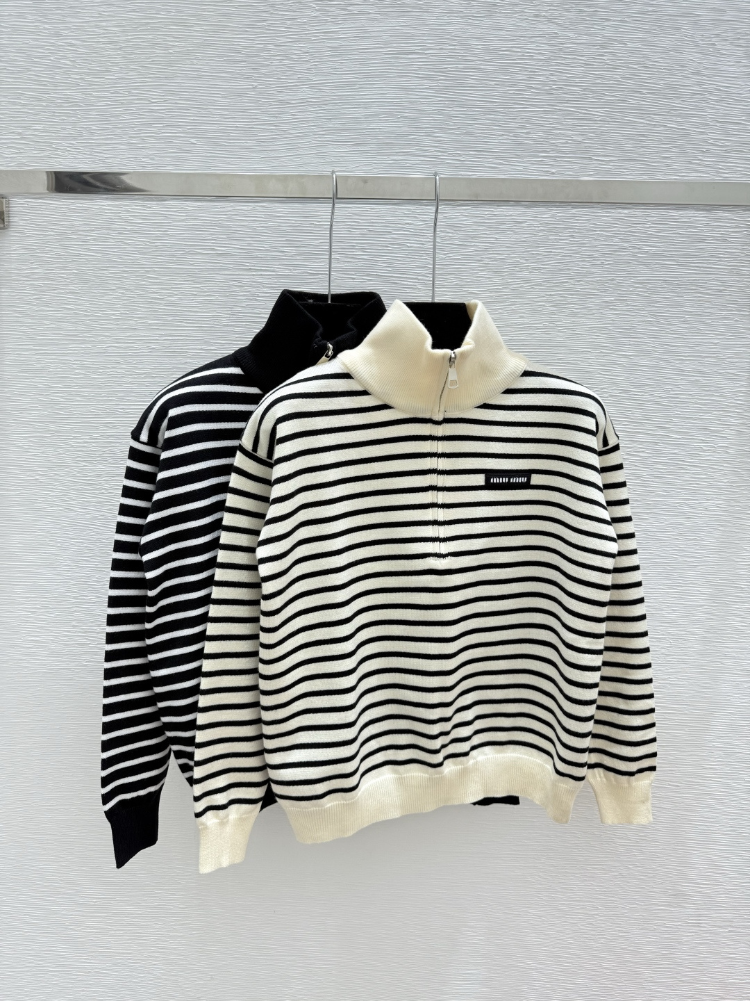 NO:503260,M Home Early Autumn New Contrasted Striped High Neck Knitted Long Sleeve Cardigan Color White Black Size 36.38.40, Alexander Wang19860909M家 早秋新款 撞色条纹高领针织长袖开衫 颜色白色 黑色 尺码36.38.40,,alexander wang,Women's clothing