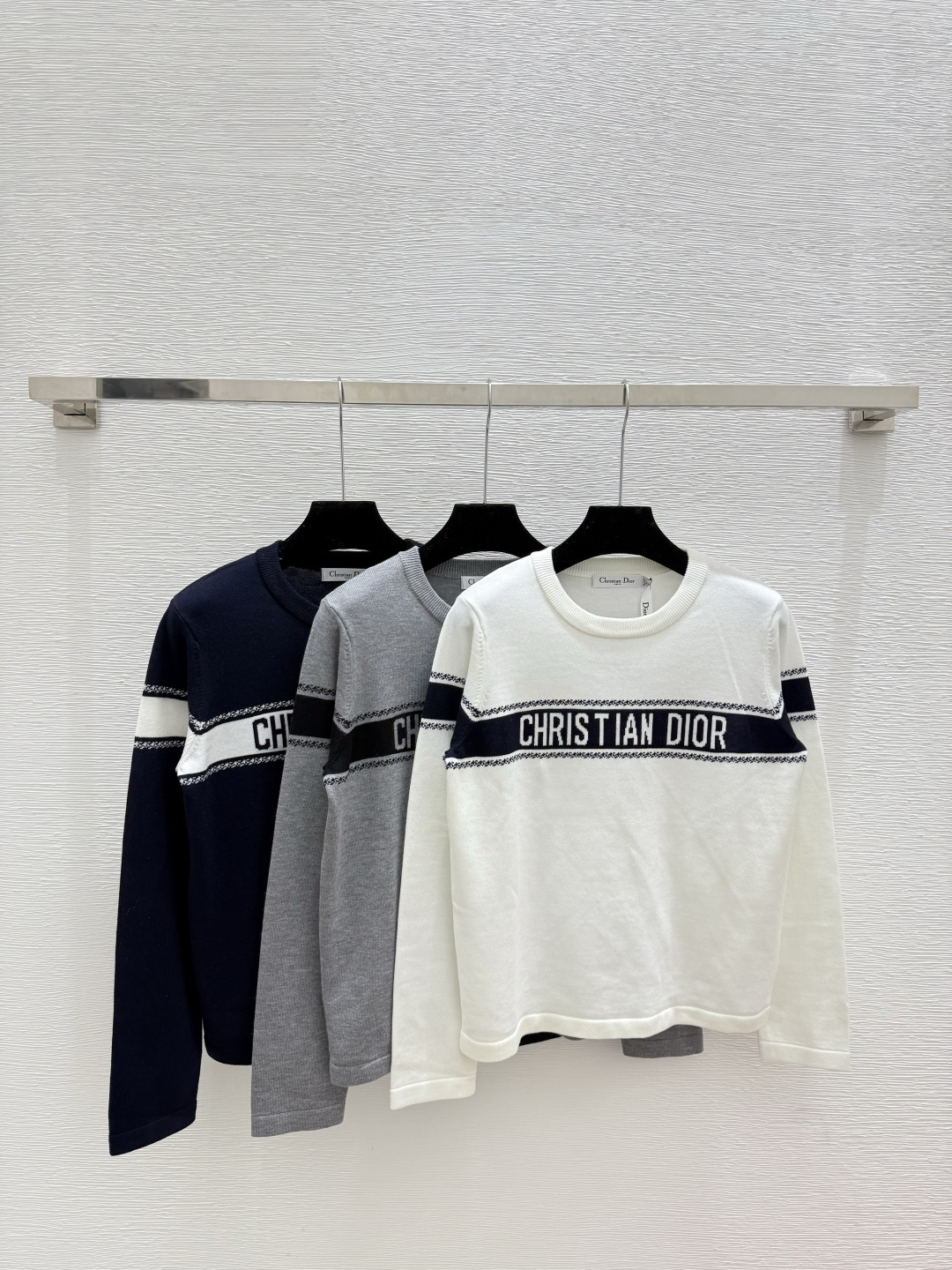 NO:503254,D Home Early Autumn New Striped Alphabet Round Neck Knitted Long Sleeve Color White Gray Royal Blue Size 36.38.40, Dior, Alexander wang19860909D家 早秋新款 条纹字母圆领针织长袖 颜色白色 灰色 宝蓝 尺码36.38.40,,dior,alexander wang,Women's clothing