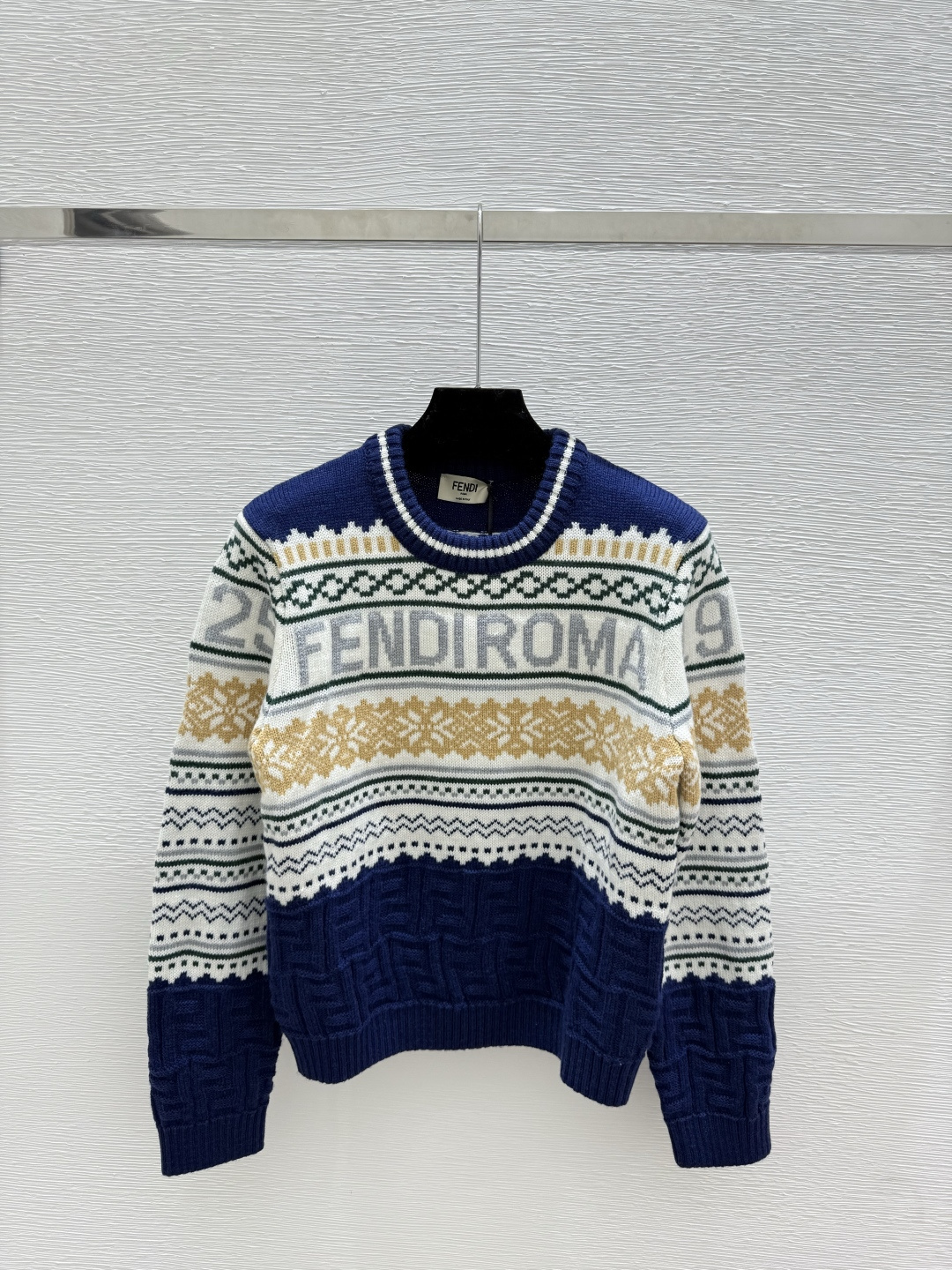 NO:503239,F Home Early Autumn New Contrast Striped Letter Jacquard Round Neck Knitted Long Sleeve Color Royal Blue Size 36.38.40, Fendi,alexander wang19860909F家 早秋新款 撞色条纹字母提花圆领针织长袖 颜色宝蓝 尺码36.38.40,,fendi,alexander wang,Women's clothing