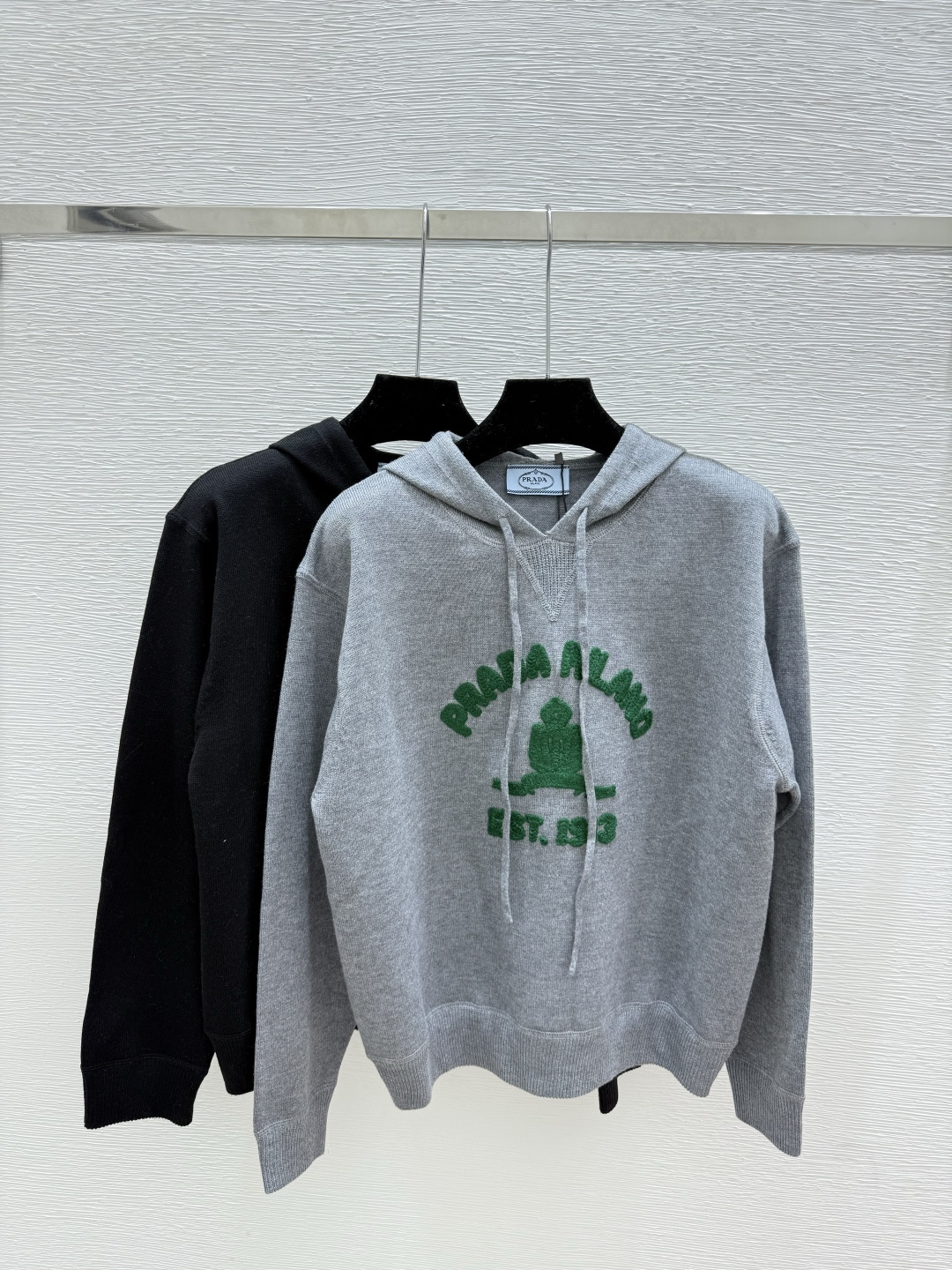 NO:505057,P home early autumn new style hooded letter embroidery knitted long sleeves color gray black size 36.38.40,hats,alexander wang19860909P家 早秋新款 连帽字母刺绣针织长袖 颜色灰色 黑色 尺码36.38.40,,hats,alexander wang,Women's clothing