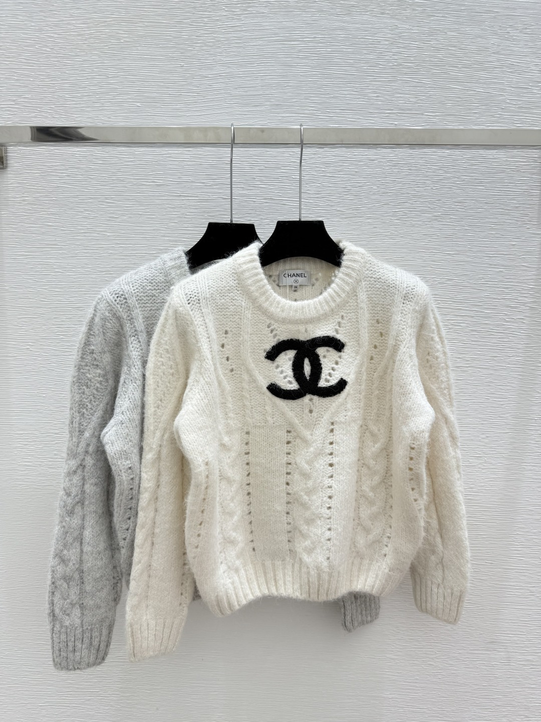 NO:505013,CH Home Early Autumn New Style Solid Color Simple Hollow Round Neck Knitted Long Sleeve Color White Gray Size 36.38.40,,alexander wang19860909CH家 早秋新款 纯色简约镂空圆领针织长袖 颜色白色 灰色 尺码36.38.40,,alexander wang,Women's clothing