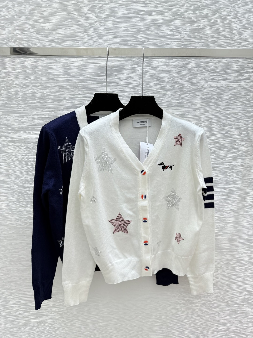 NO:505010,TB Home Early Autumn New Style, Hot Diamond Five-Attached Star V-neck Knitted Long Sleeve Cardigan, Color White, Royal Blue, Size 36.38.40,,alexander wang19860909TB家 早秋新款 烫钻五角星V领针织长袖开衫 颜色白色 宝蓝 尺码36.38.40,,alexander wang,Women's clothing