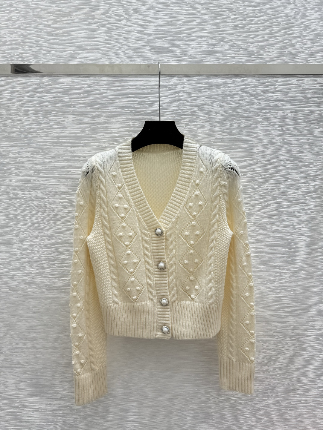 NO:505000,CH Home Early Autumn New Hollow V-neck Knitted Long Sleeve Cardigan Color White Size 36.38.40,,alexander wang19860909CH家 早秋新款 镂空V领针织长袖开衫 颜色白色 尺码36.38.40,,alexander wang,Women's clothing