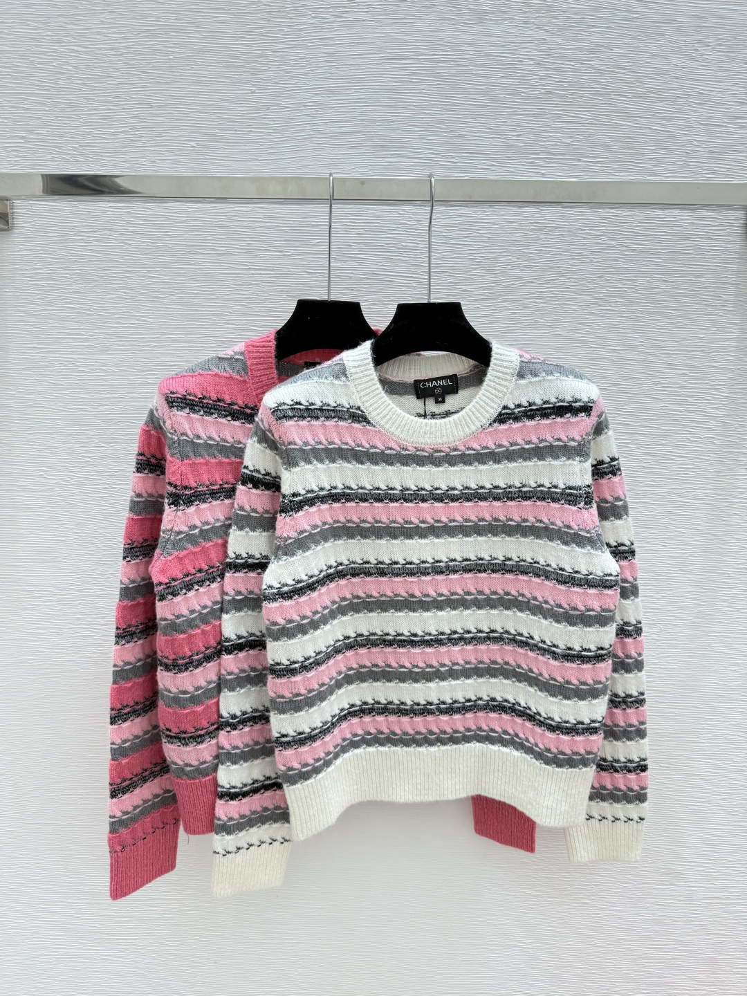 NO:504990,CH Home Early Autumn New Style Contrast Striped Round Neck Knitted Long Sleeve Color White Pink Size 36.38.40,,alexander wang19860909CH家 早秋新款 撞色条纹圆领针织长袖 颜色白色 粉色 尺码36.38.40,,alexander wang,Women's clothing