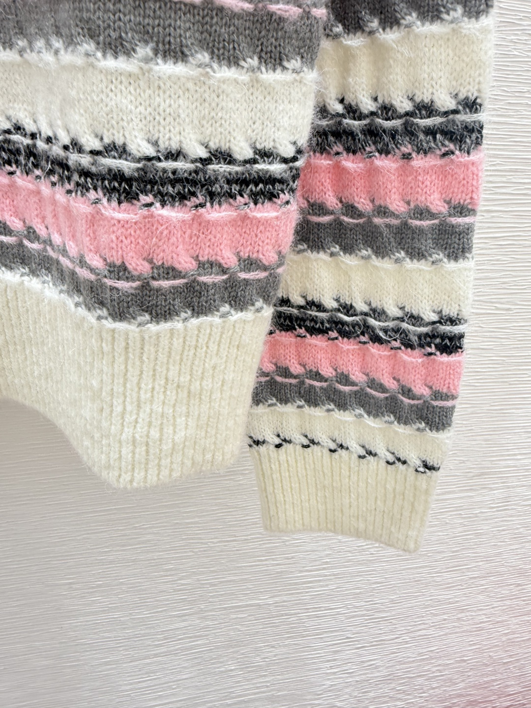 🆕CH家🆕 早秋新款 撞色条纹圆领针织长袖颜色：白色 粉色尺码：36.38.40