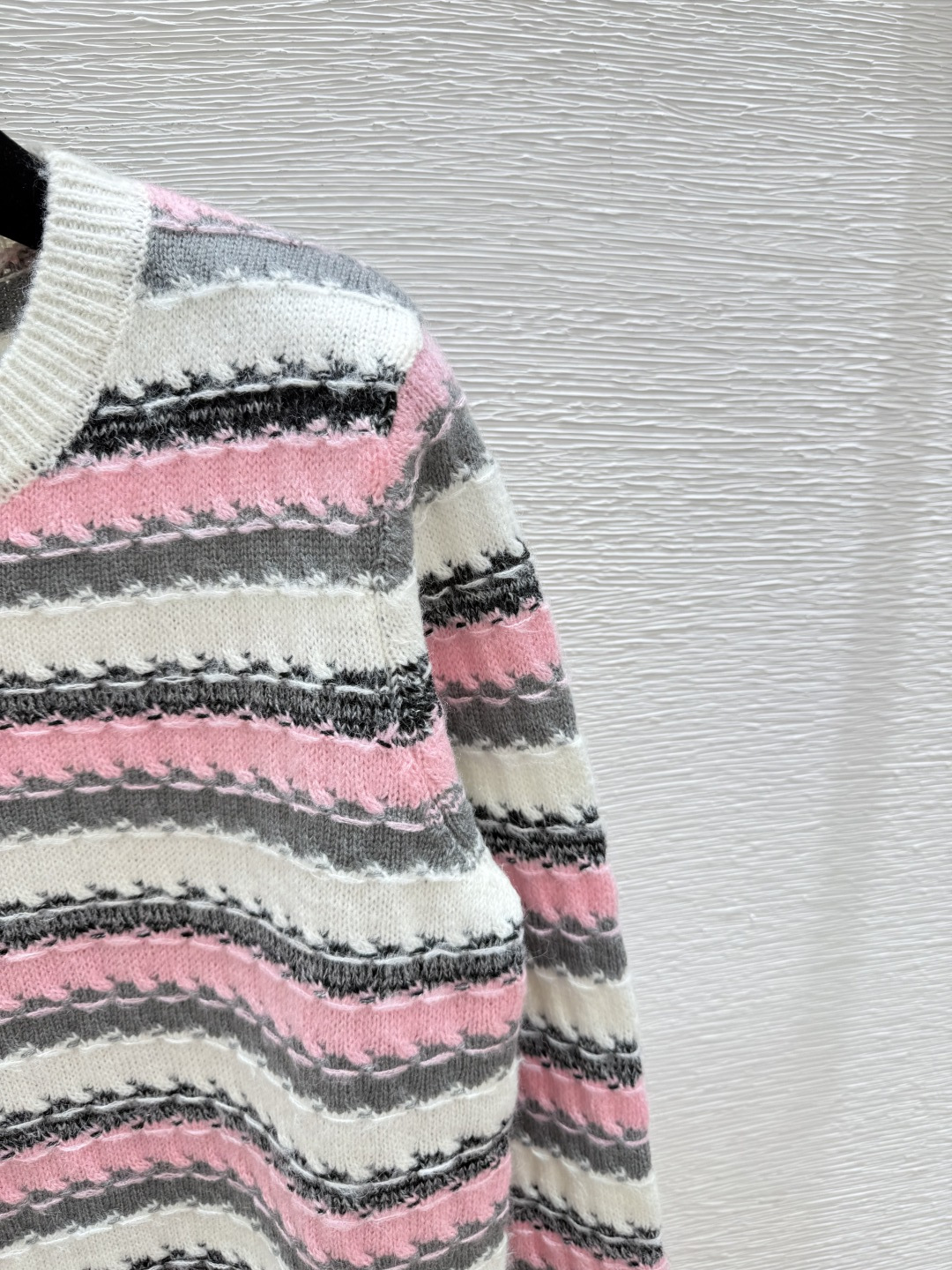 🆕CH家🆕 早秋新款 撞色条纹圆领针织长袖颜色：白色 粉色尺码：36.38.40