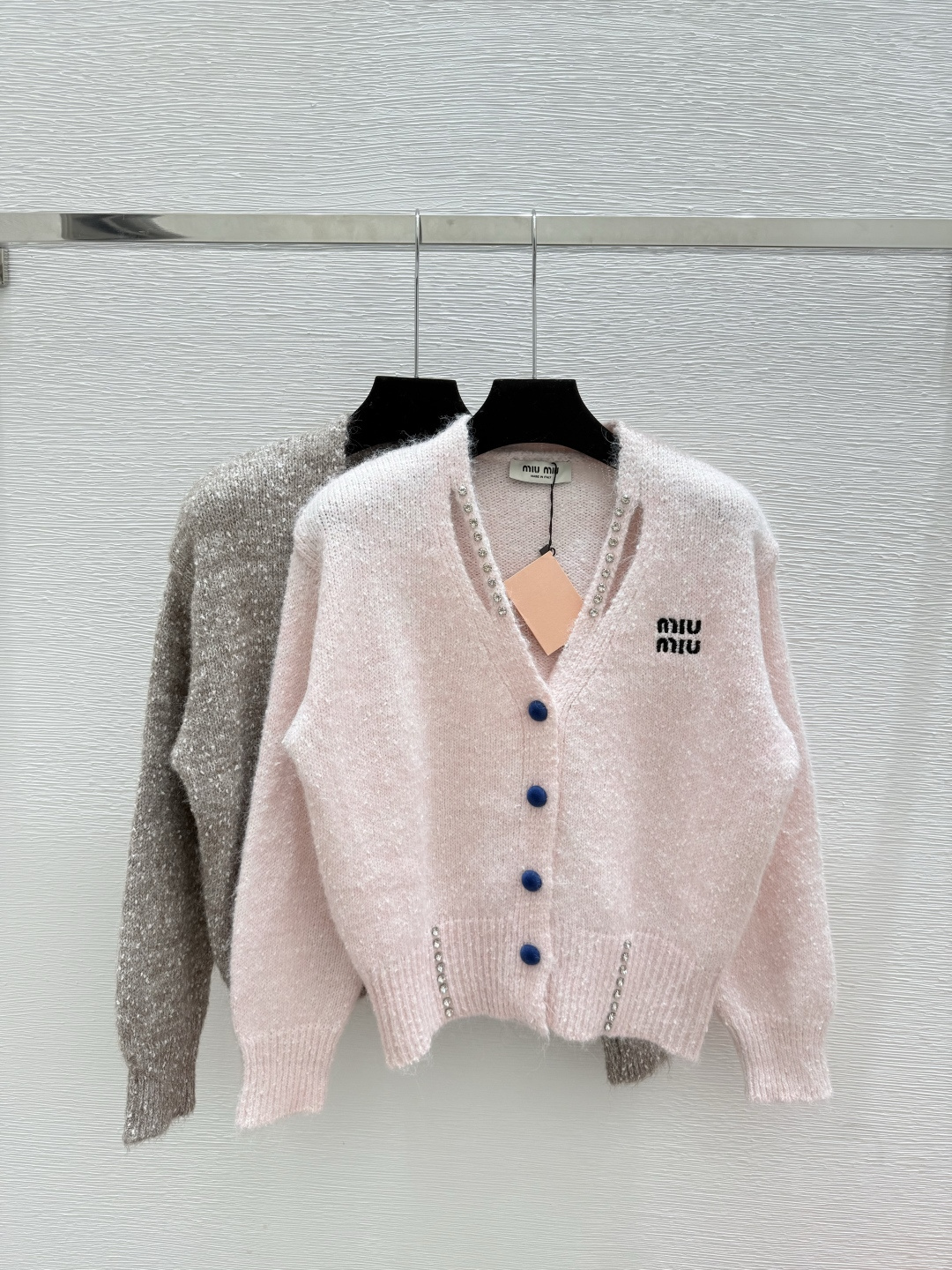 NO:504985,M Home Early Autumn New Style Beaded V-neck Knitted Long Sleeve Cardigan Color Pink Coffee Size 36.38.40, Alexander wang19860909M家 早秋新款 钉珠V领针织长袖开衫 颜色粉色 咖啡 尺码36.38.40,,alexander wang,Women's clothing