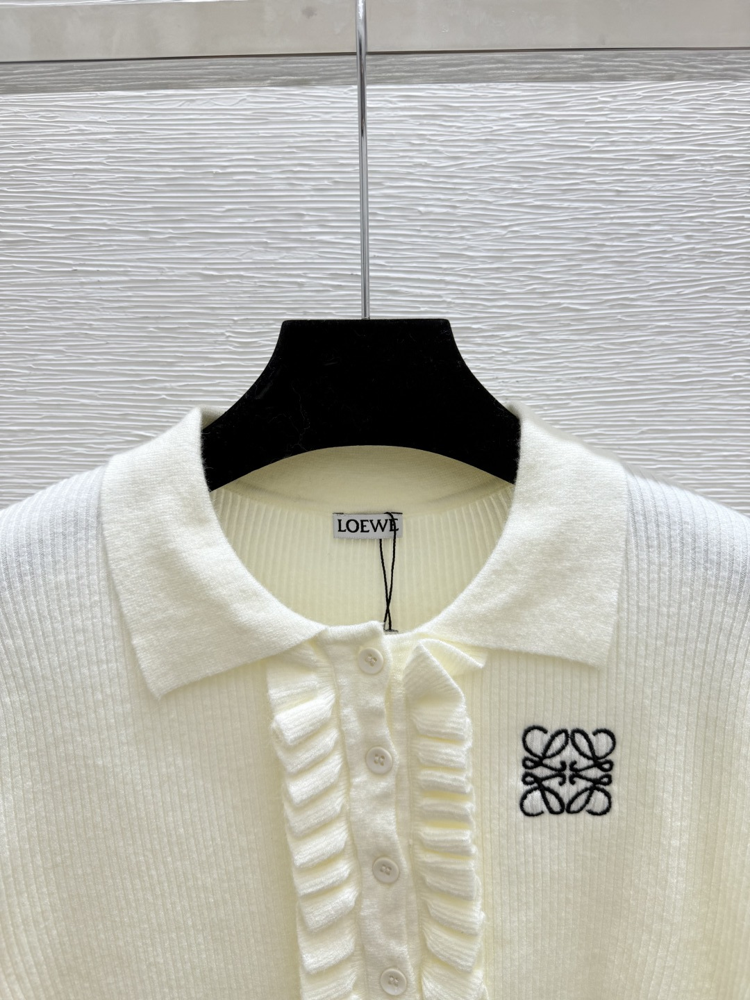 🆕LO家🆕 早秋新款 荷叶边翻领针织长袖颜色：白色 粉色 黑色尺码：36.38.40