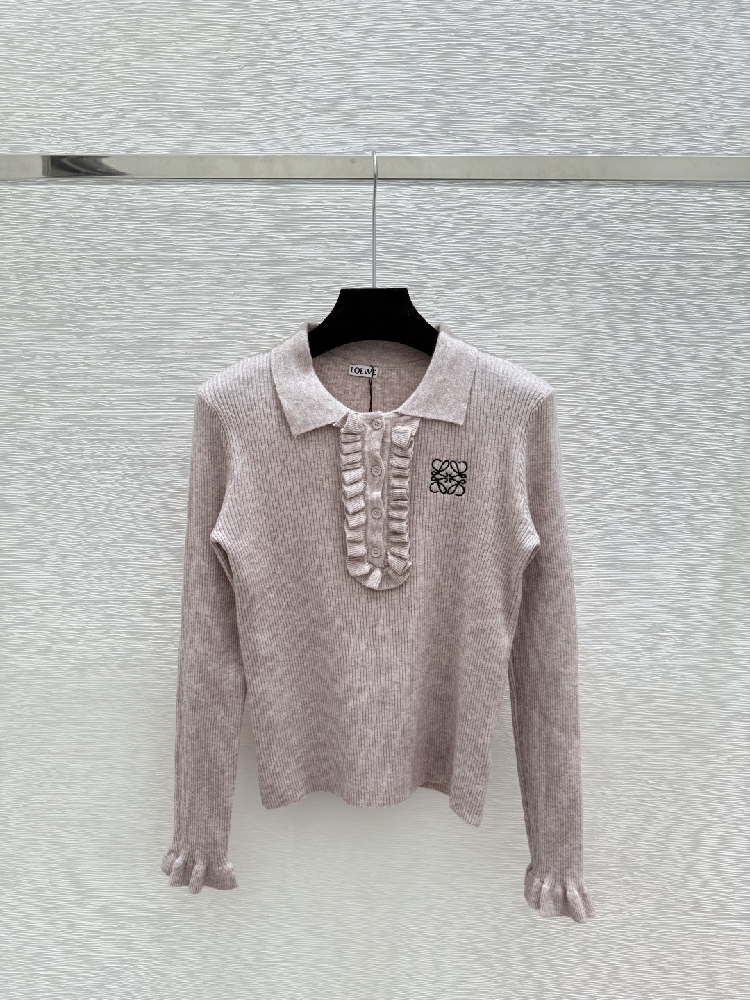 🆕LO家🆕 早秋新款 荷叶边翻领针织长袖颜色：白色 粉色 黑色尺码：36.38.40