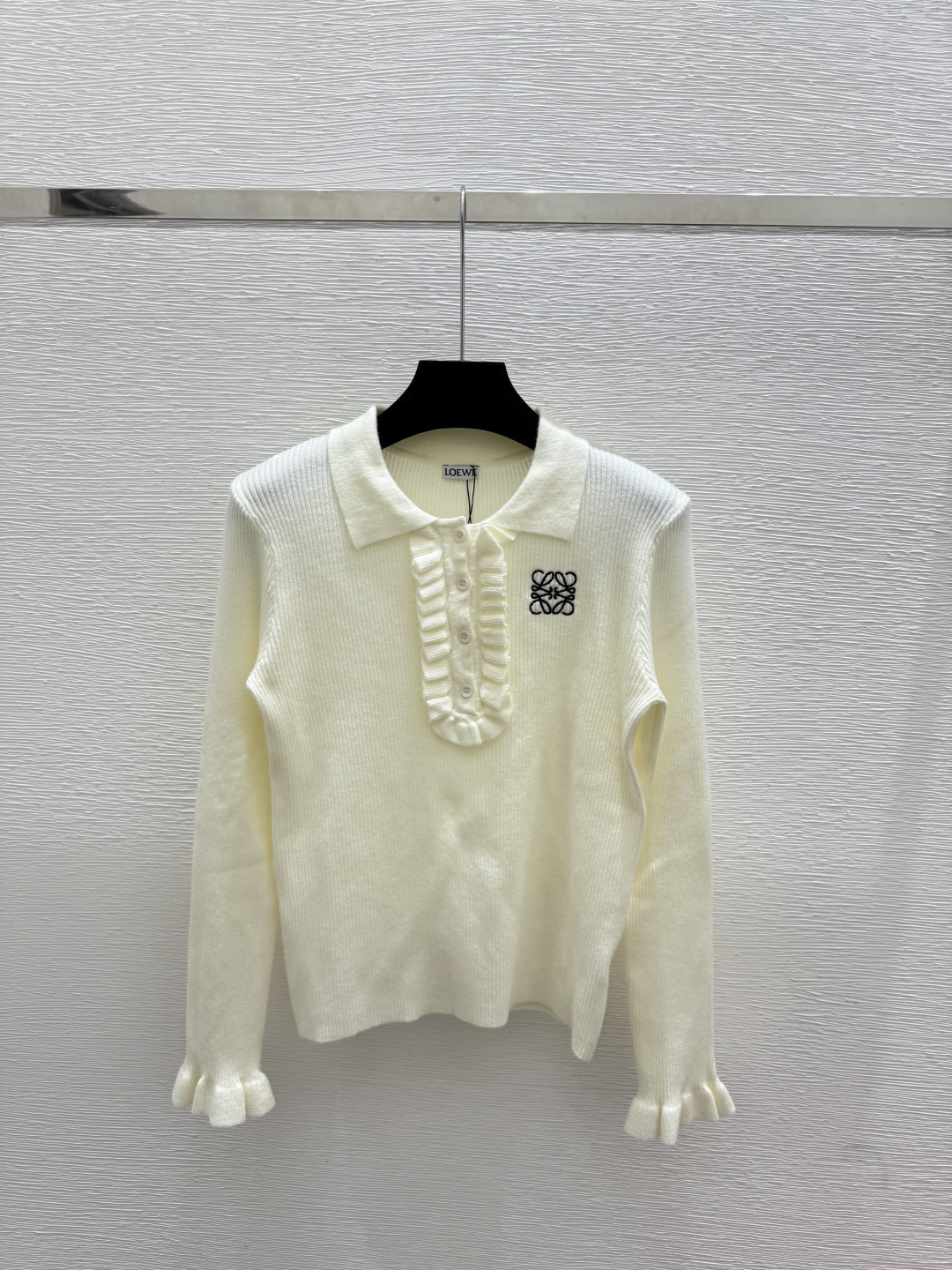 🆕LO家🆕 早秋新款 荷叶边翻领针织长袖颜色：白色 粉色 黑色尺码：36.38.40