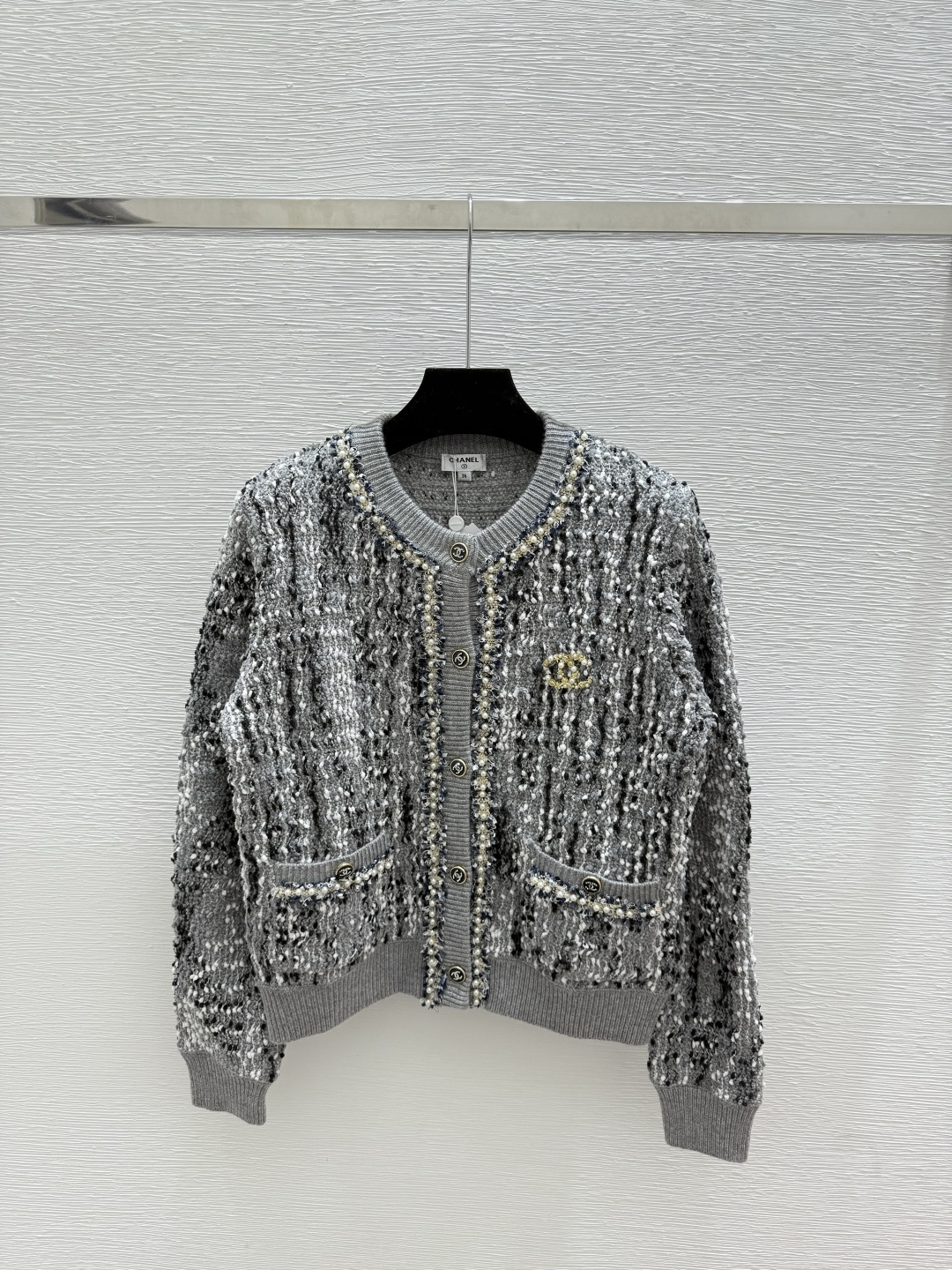 NO:506012,CH Home Early Autumn New Contrasted Jacquard Beaded Round Neck Knitted Long Sleeve Cardigan Color Gray Size 36.38.40,,alexander wang19860909CH家 早秋新款 撞色提花钉珠圆领针织长袖开衫 颜色灰色 尺码36.38.40,,alexander wang,Women's clothing