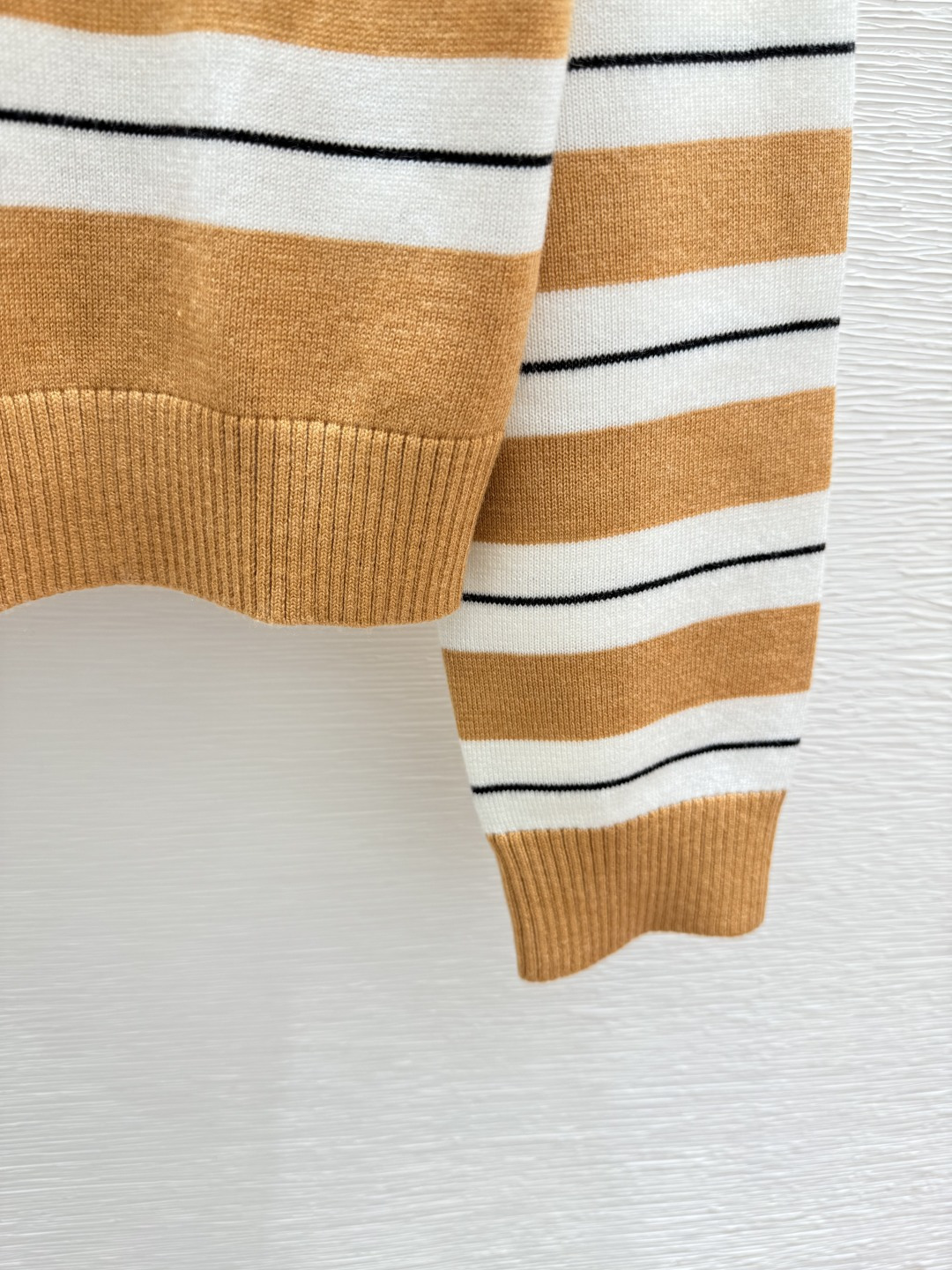 🆕M家🆕 早秋新款 撞色条纹翻领针织长袖颜色：卡其 橙色 灰色尺码：36.38.40