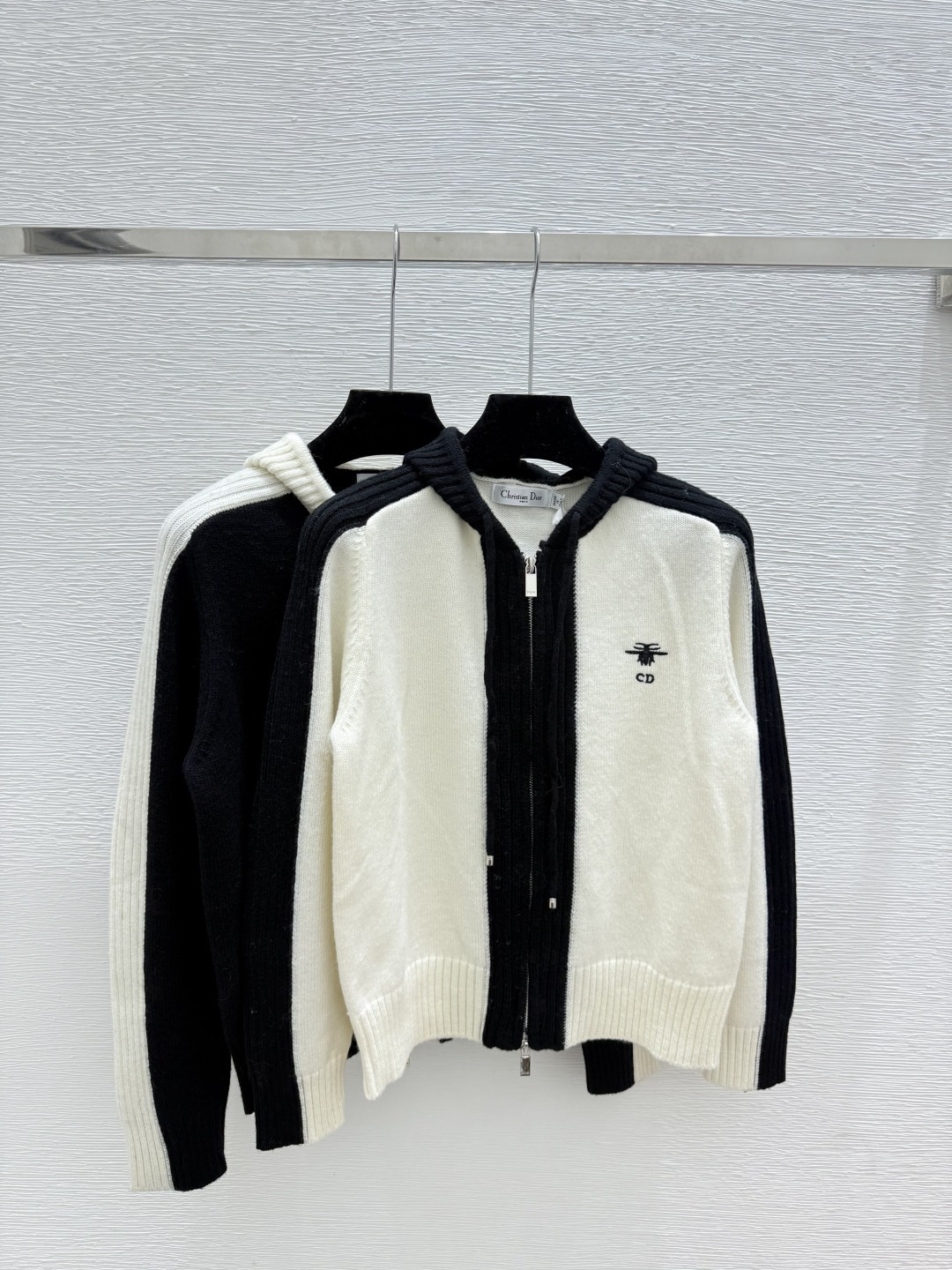 NO:506009,D's early autumn new style color-blocked hooded knitted long-sleeved cardigan color gray size 36.38.40,hats,alexander wang19860909Ｄ家 早秋新款 拼色连帽针织长袖开衫 颜色灰色 尺码36.38.40,,hats,alexander wang,Women's clothing