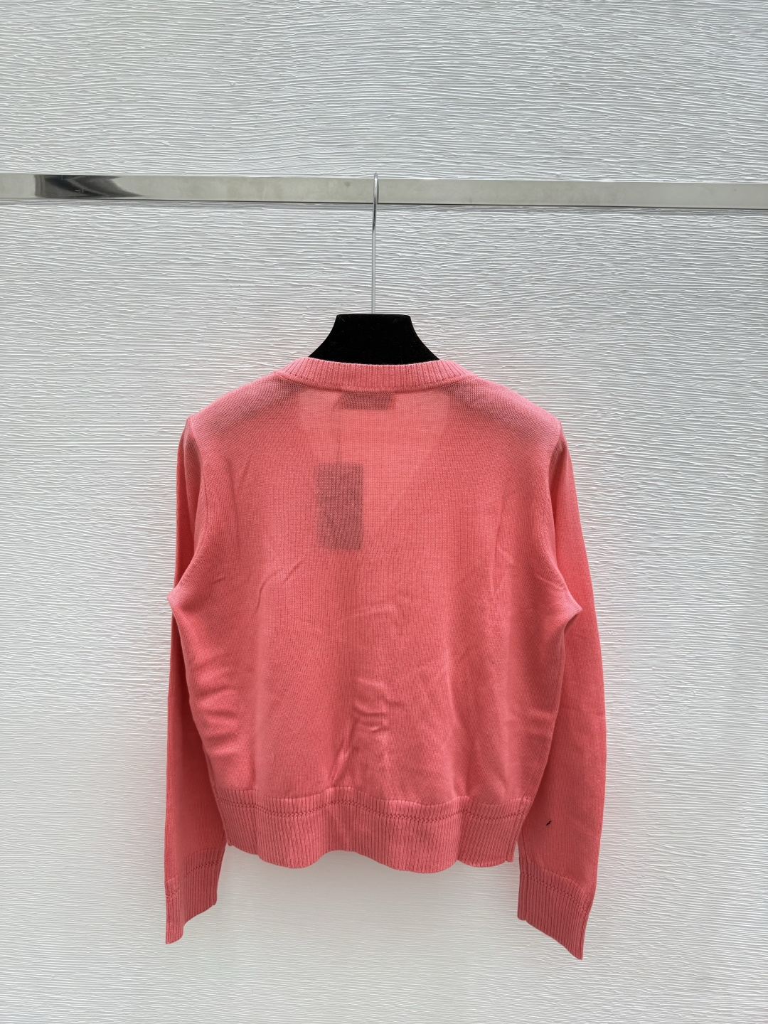 🆕VI家🆕 早秋新款 纯色简约V领针织长袖开衫颜色：粉色 黄色 蓝色尺码：36.38.40