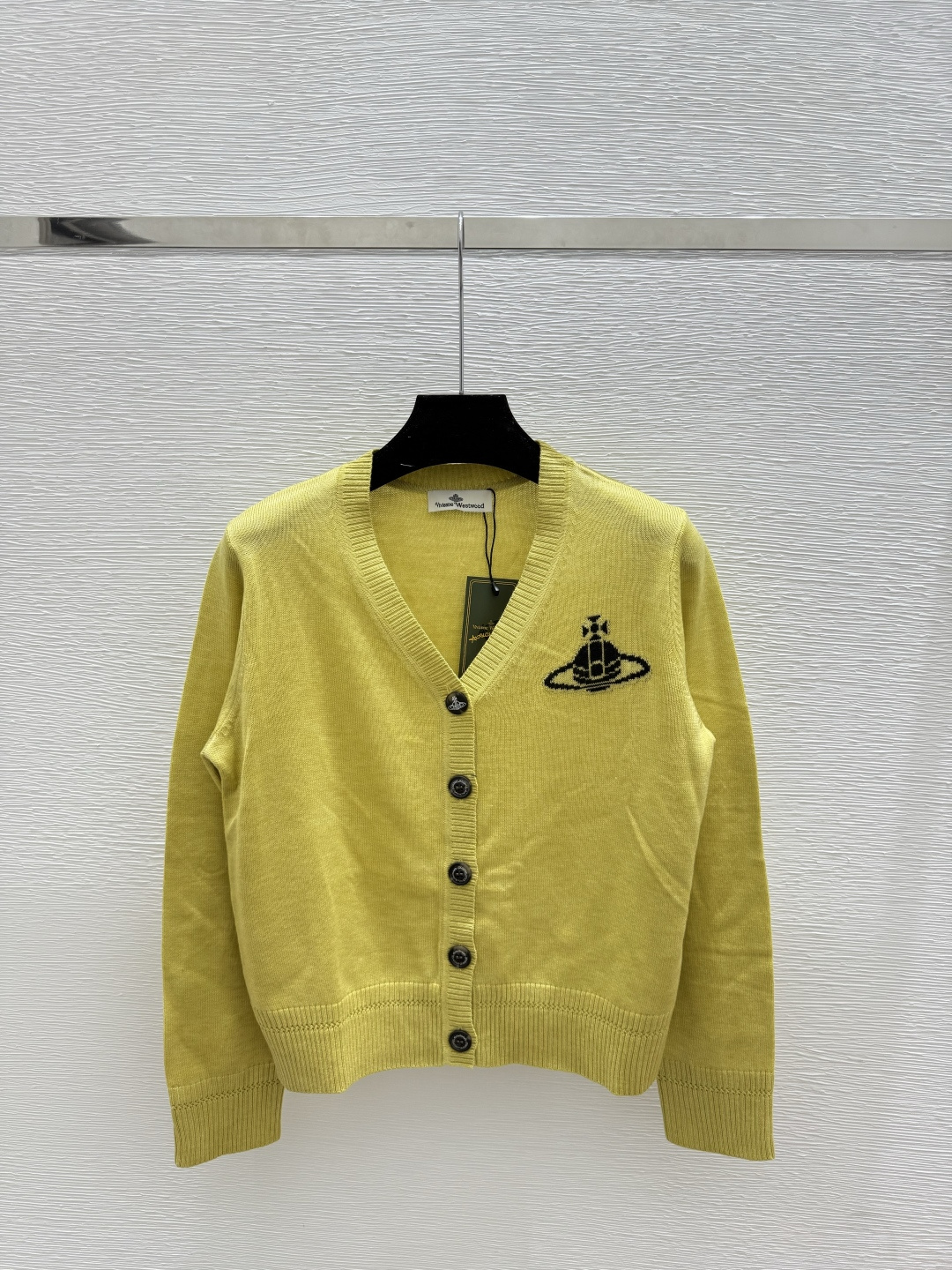 🆕VI家🆕 早秋新款 纯色简约V领针织长袖开衫颜色：粉色 黄色 蓝色尺码：36.38.40