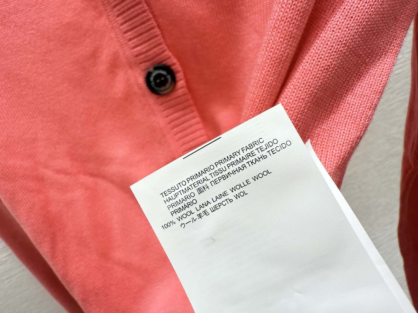 🆕VI家🆕 早秋新款 纯色简约V领针织长袖开衫颜色：粉色 黄色 蓝色尺码：36.38.40