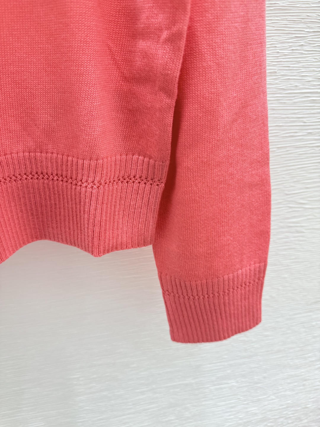 🆕VI家🆕 早秋新款 纯色简约V领针织长袖开衫颜色：粉色 黄色 蓝色尺码：36.38.40