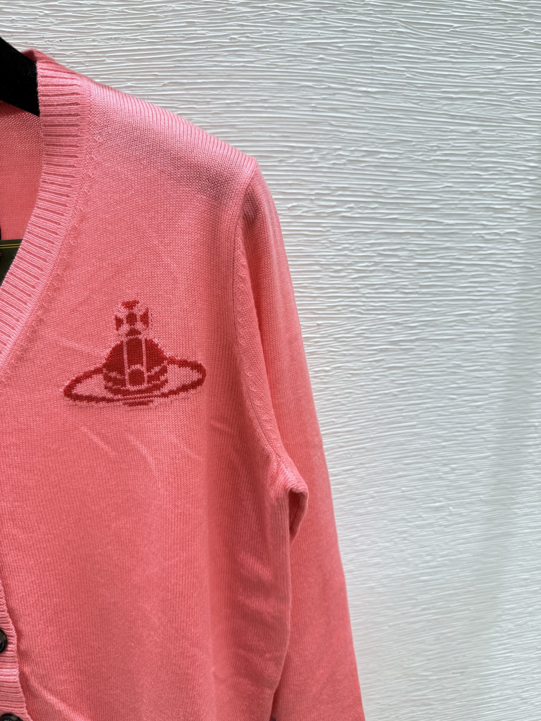 🆕VI家🆕 早秋新款 纯色简约V领针织长袖开衫颜色：粉色 黄色 蓝色尺码：36.38.40