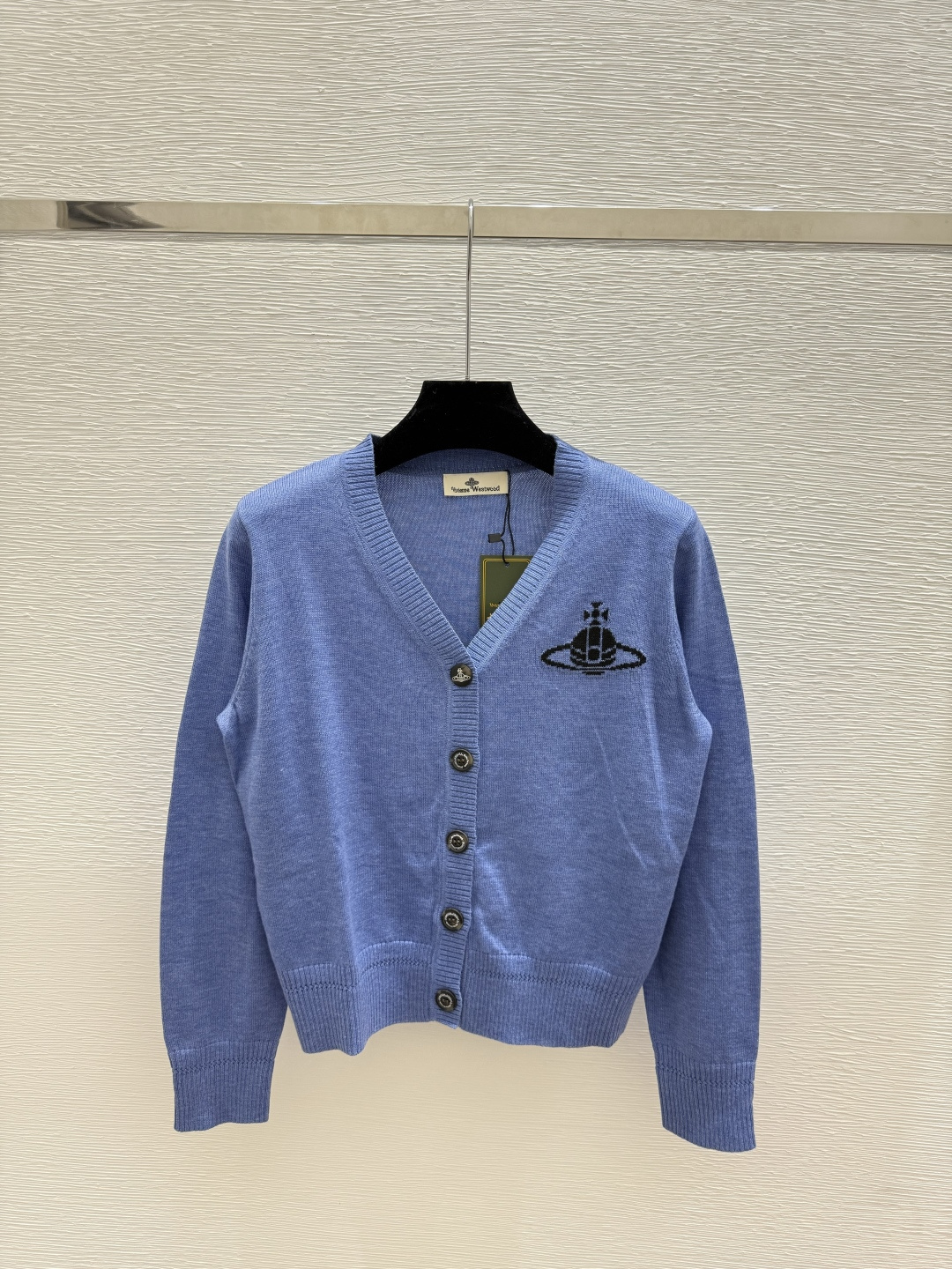 🆕VI家🆕 早秋新款 纯色简约V领针织长袖开衫颜色：粉色 黄色 蓝色尺码：36.38.40