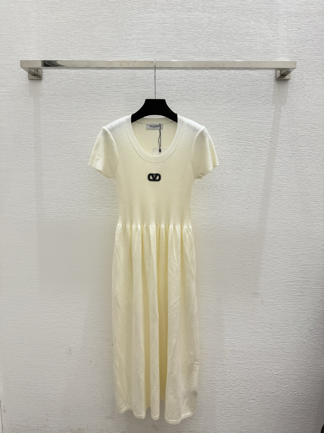 🆕VA家🆕 夏季新款 纯色简约圆领针织连衣裙颜色：白色 黑色尺码：36.38.40