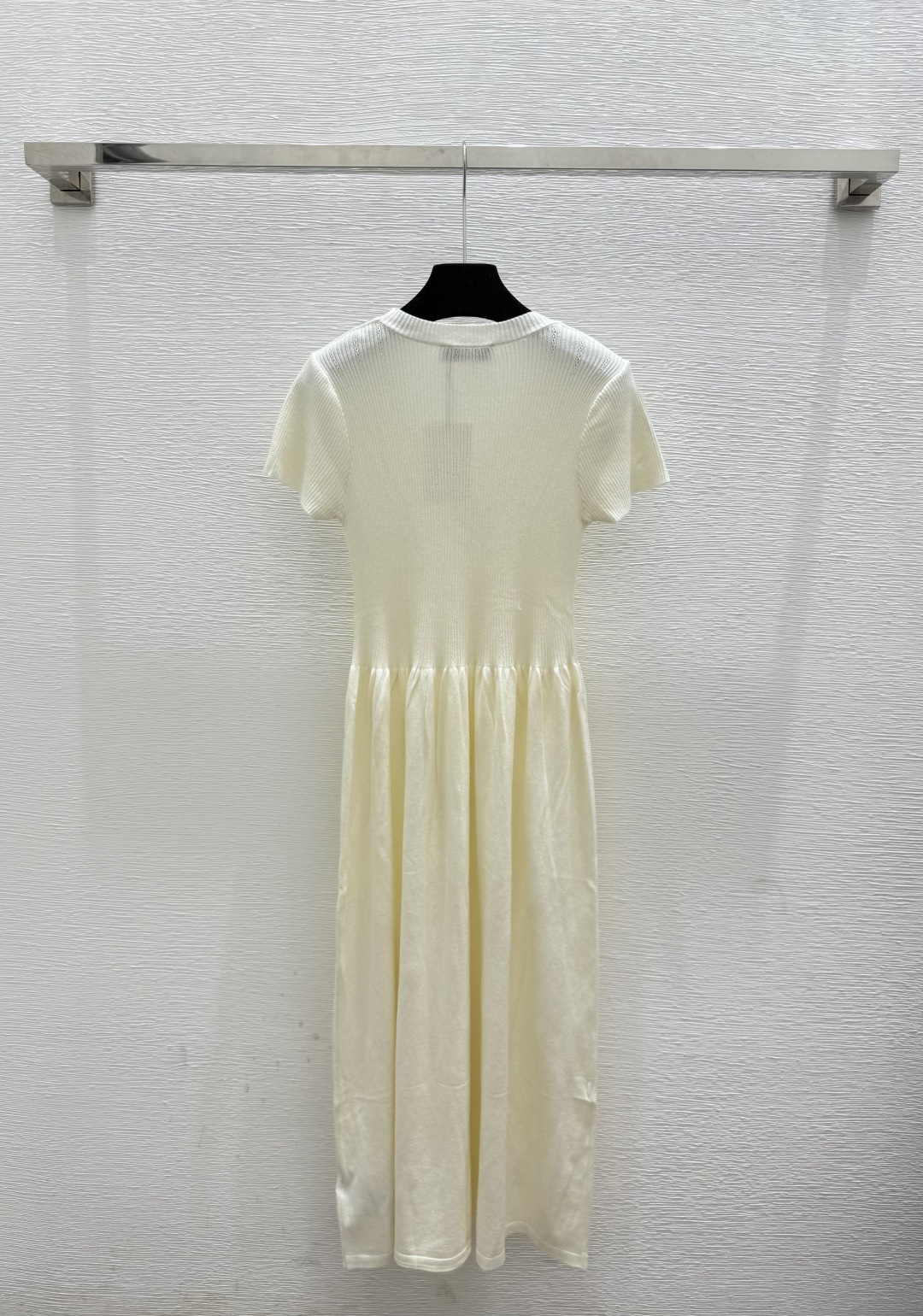 🆕VA家🆕 夏季新款 纯色简约圆领针织连衣裙颜色：白色 黑色尺码：36.38.40