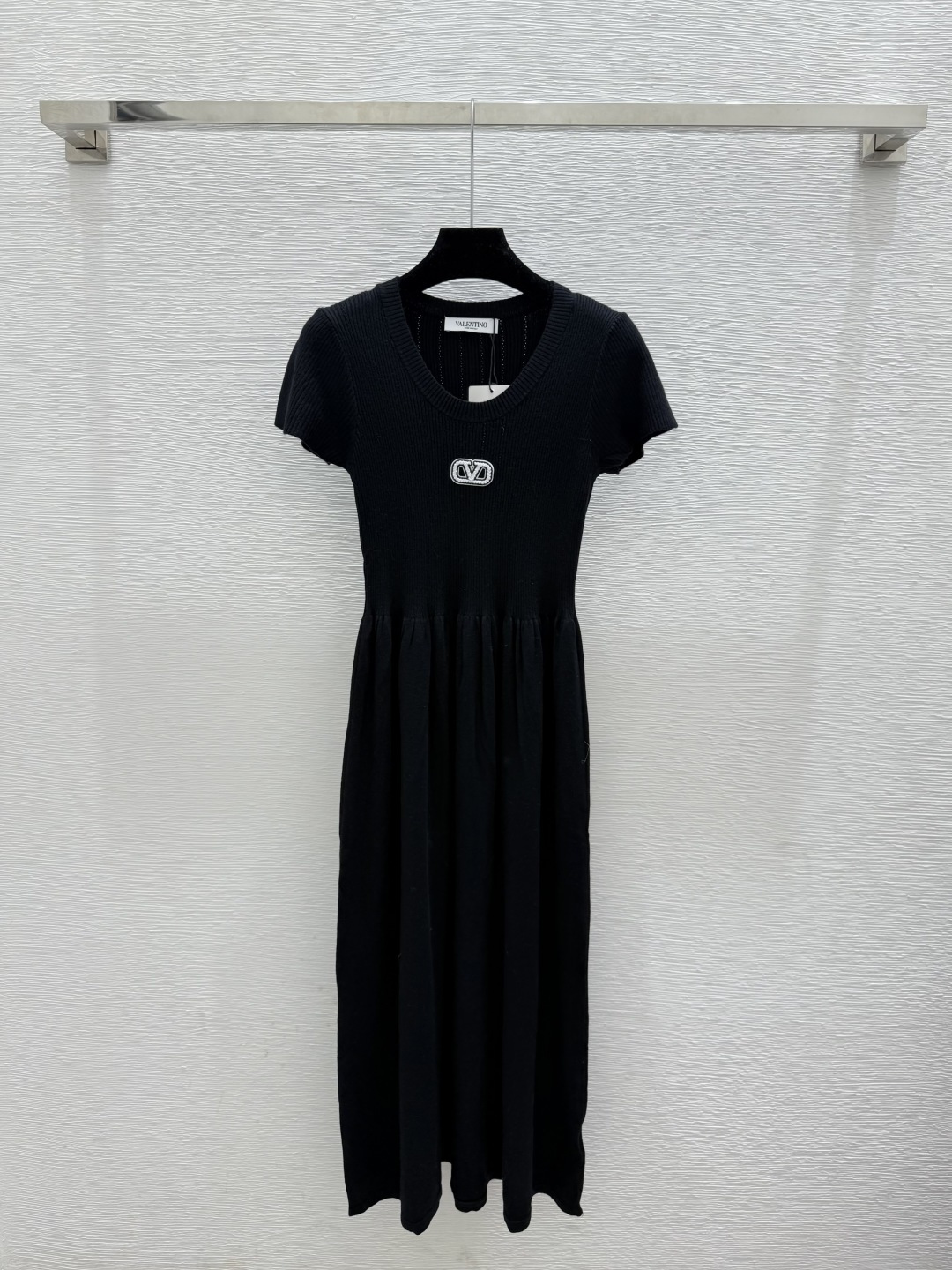 🆕VA家🆕 夏季新款 纯色简约圆领针织连衣裙颜色：白色 黑色尺码：36.38.40