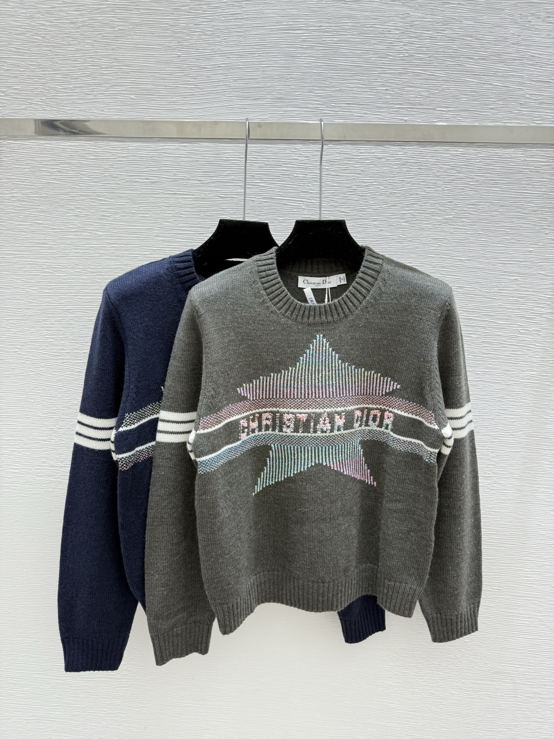 NO:506633,D Home Early Autumn New Style Five-pointed Star Letter Jacquard Round Neck Knitted Long Sleeve Color Green Royal Blue Size 36.38.40, Dior, Alexander Wang19860909D家 早秋新款 五角星字母提花圆领针织长袖 颜色绿色 宝蓝 尺码36.38.40,,dior,alexander wang,Women's clothing