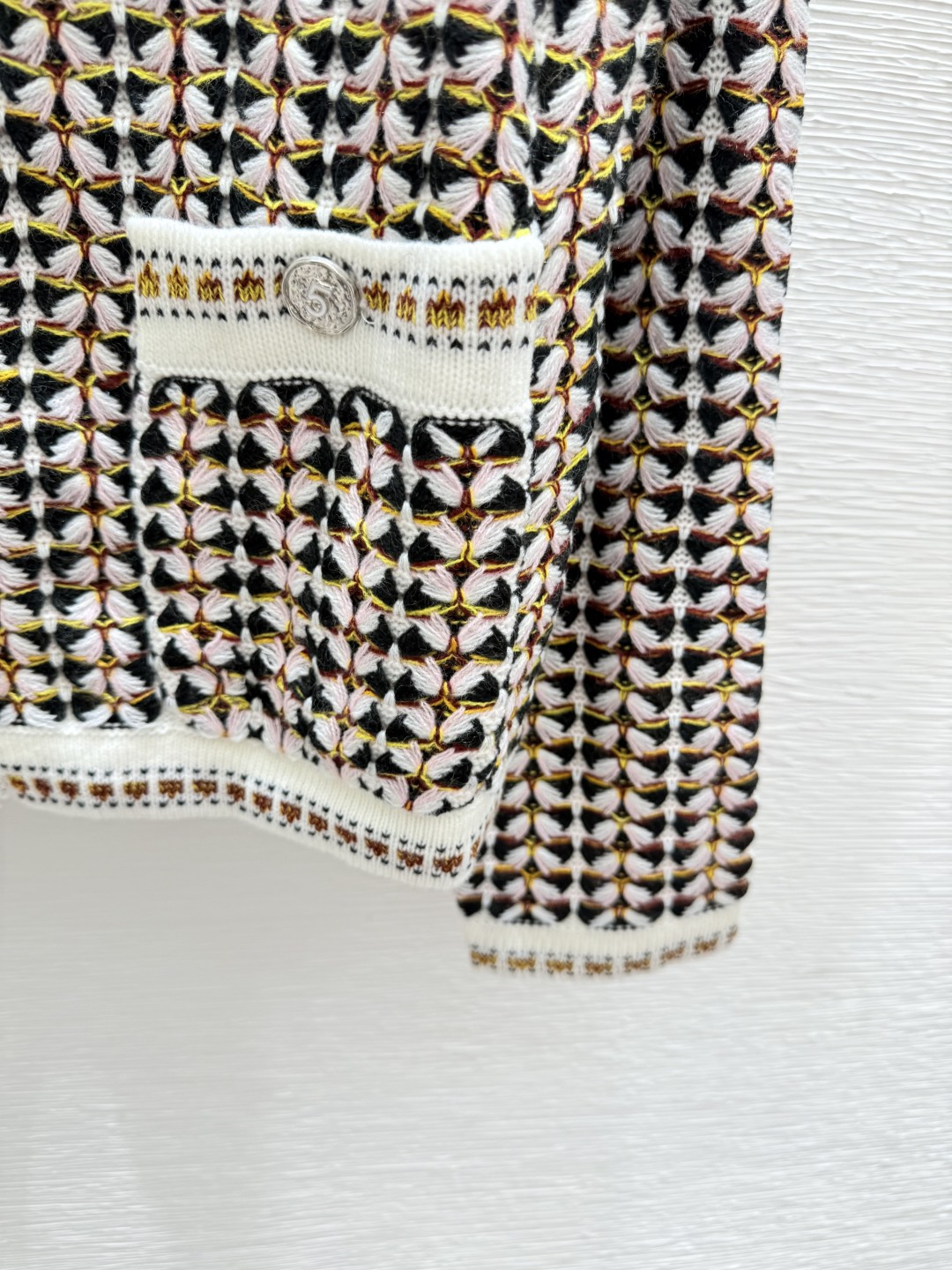 🆕CH家🆕 早秋新款 撞色圆领针织长袖开衫颜色：黑色尺码：36.38.40