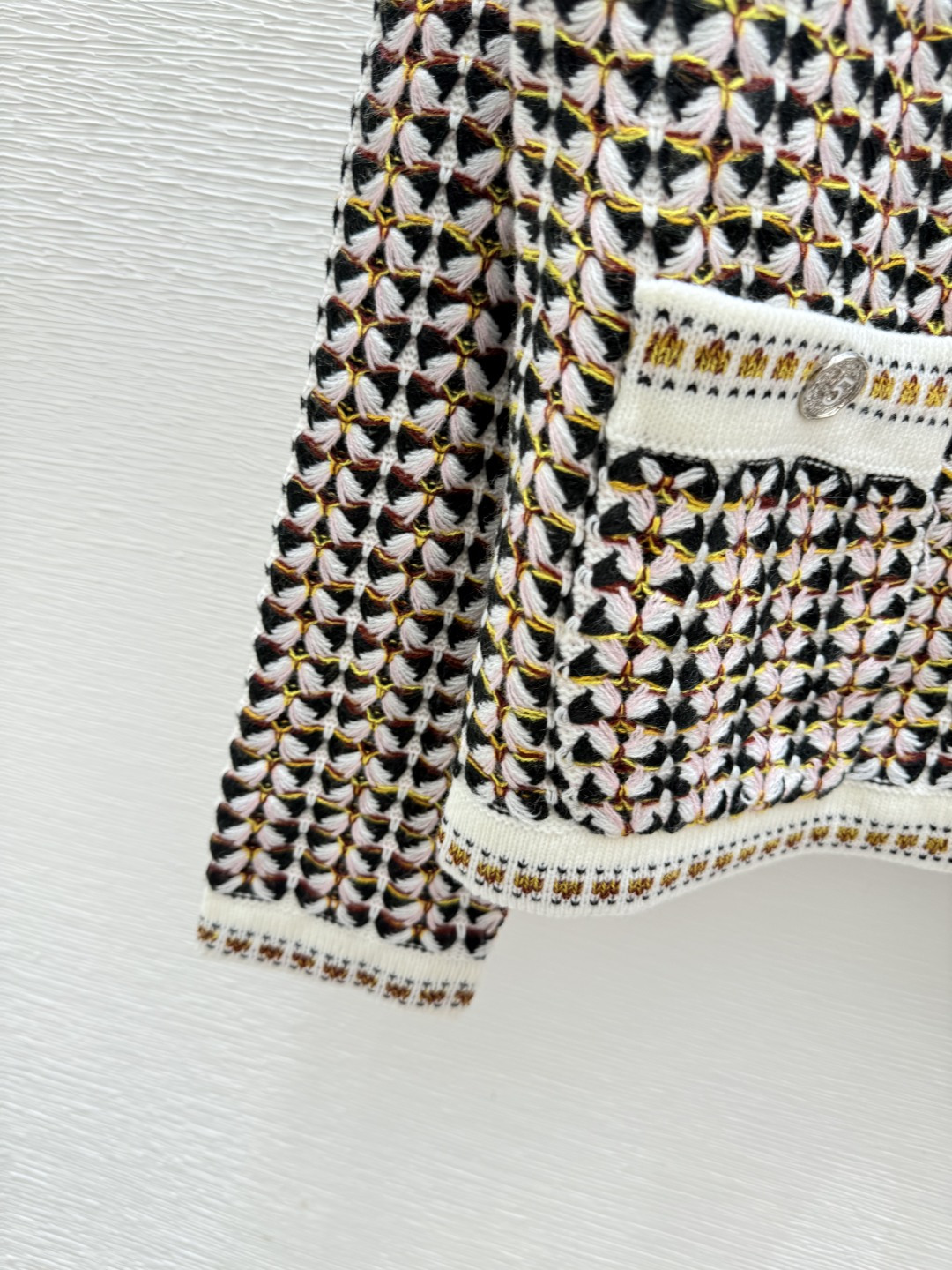 🆕CH家🆕 早秋新款 撞色圆领针织长袖开衫颜色：黑色尺码：36.38.40