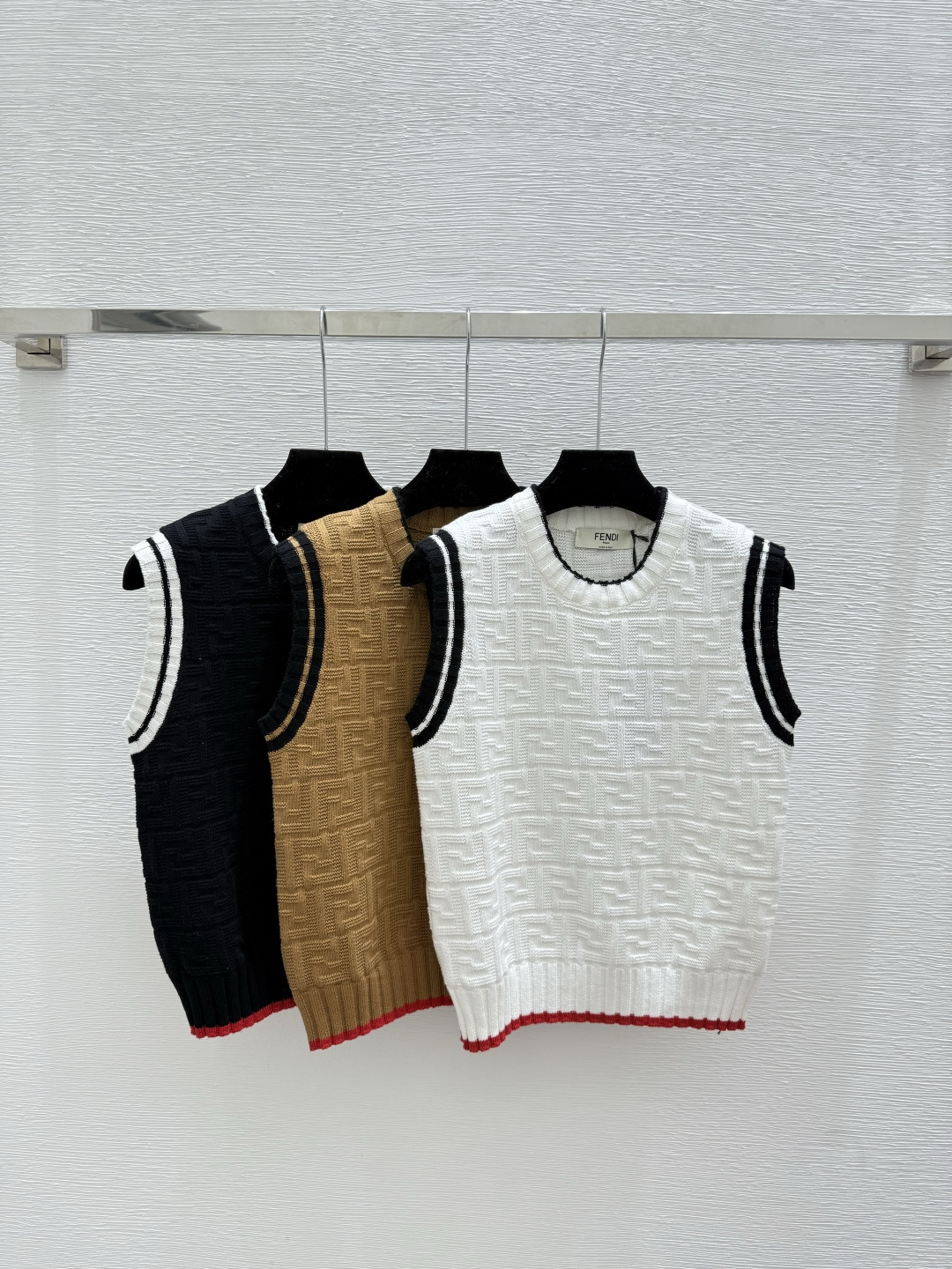 NO:506626,F Home New Summer Style Presbyterian Letter Round Neck Knitted Vest Color White Coffee Black Size 36.38.40, Fendi,alexander wang19860909F家 夏季新款 老花字母圆领针织背心 颜色白色 咖啡 黑色 尺码36.38.40,,fendi,alexander wang,Women's clothing