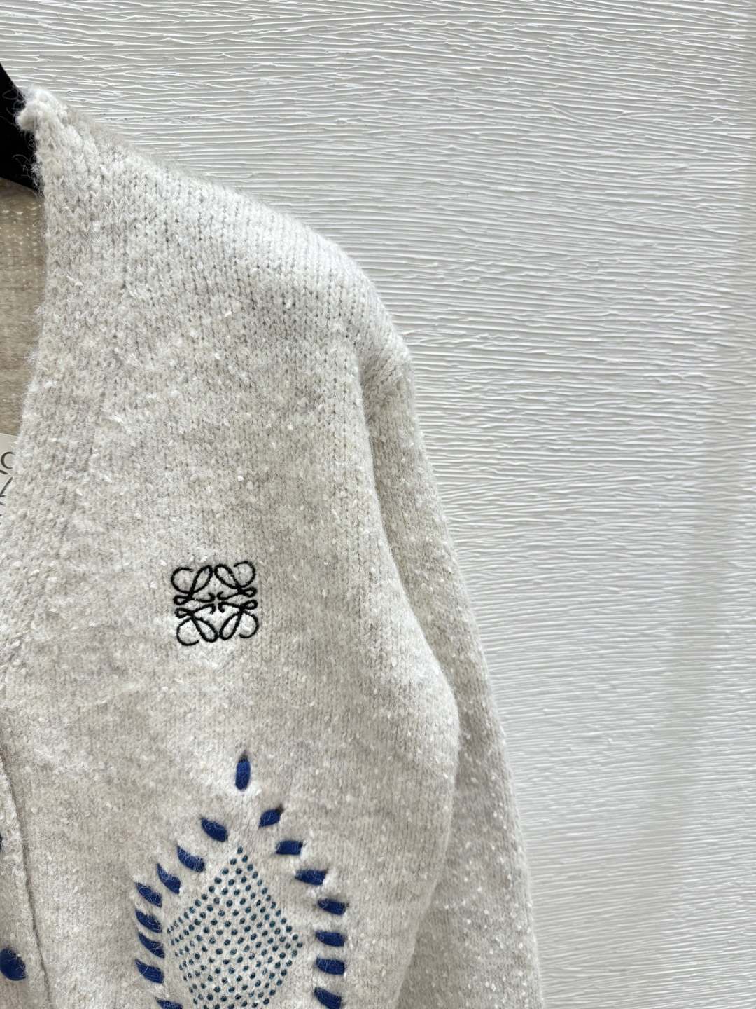 🆕LO家🆕 早秋新款 抽绳烫钻V领针织长袖开衫颜色：杏色 粉色尺码：36.38.40