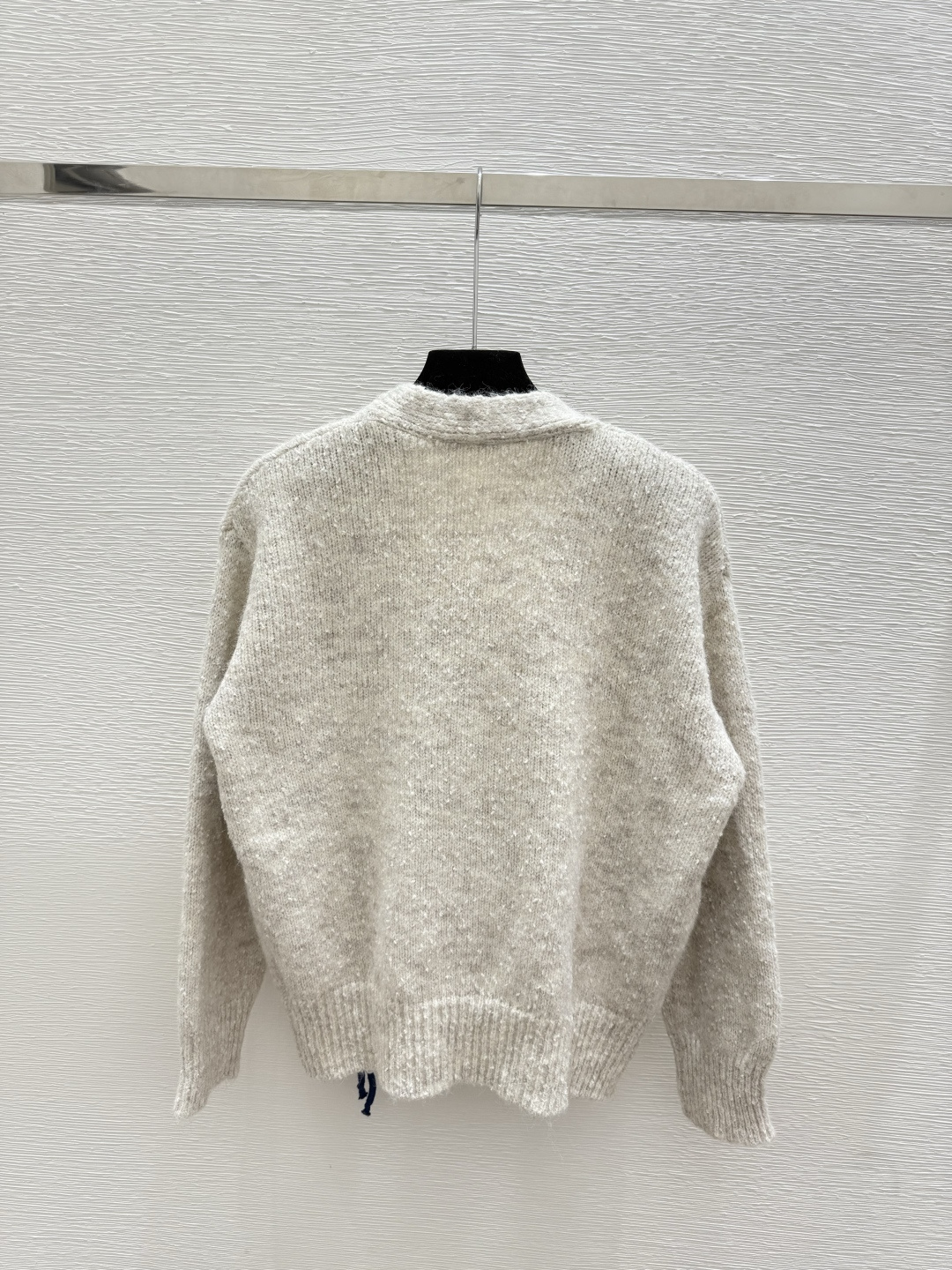 🆕LO家🆕 早秋新款 抽绳烫钻V领针织长袖开衫颜色：杏色 粉色尺码：36.38.40