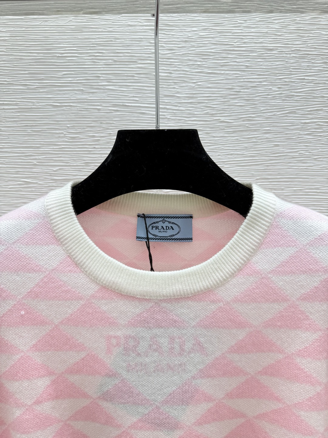 🆕P家🆕 早秋新款 菱格圆领针织长袖颜色：粉色 杏色 黑色尺码：36.38.40