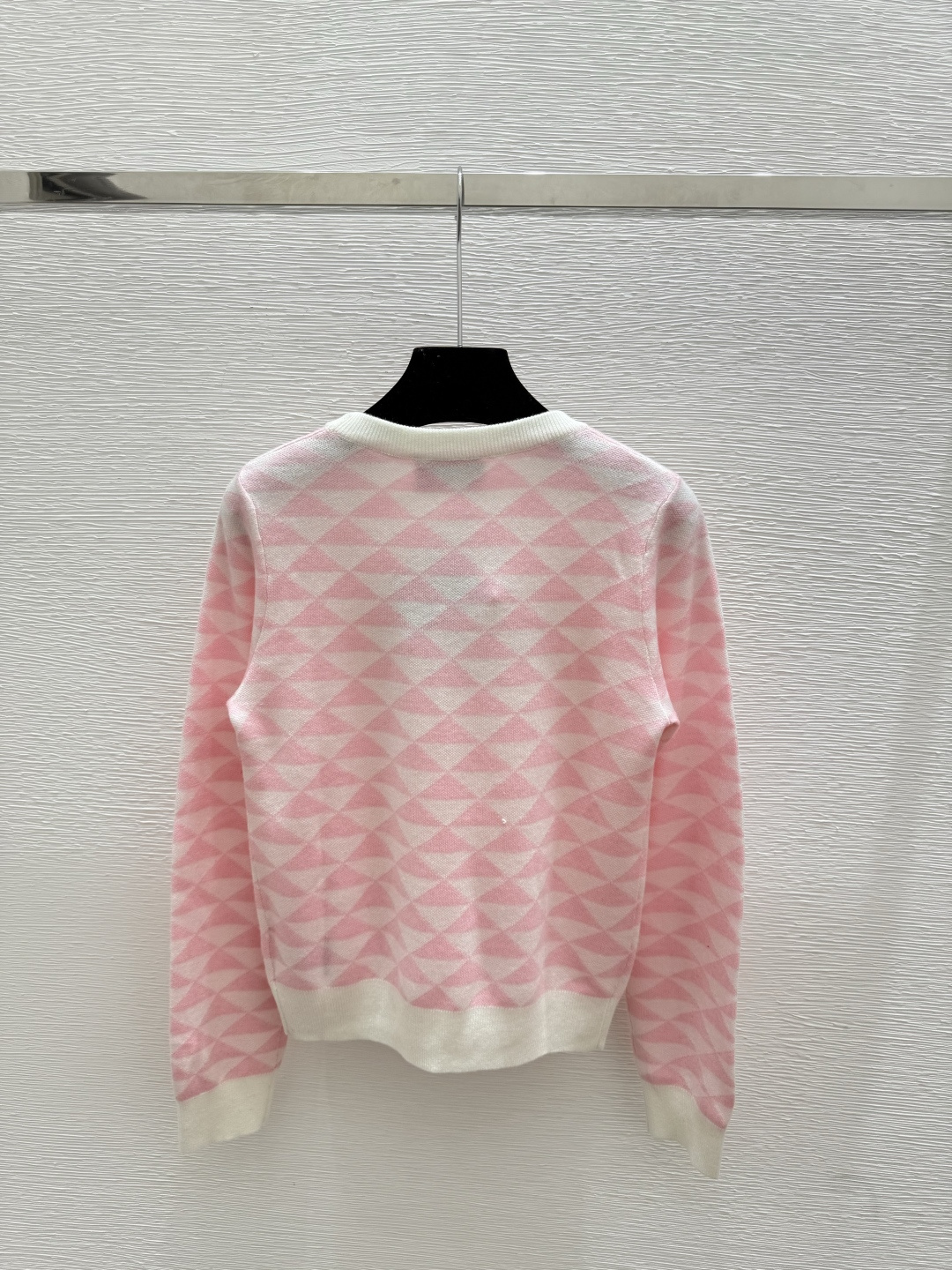 🆕P家🆕 早秋新款 菱格圆领针织长袖颜色：粉色 杏色 黑色尺码：36.38.40