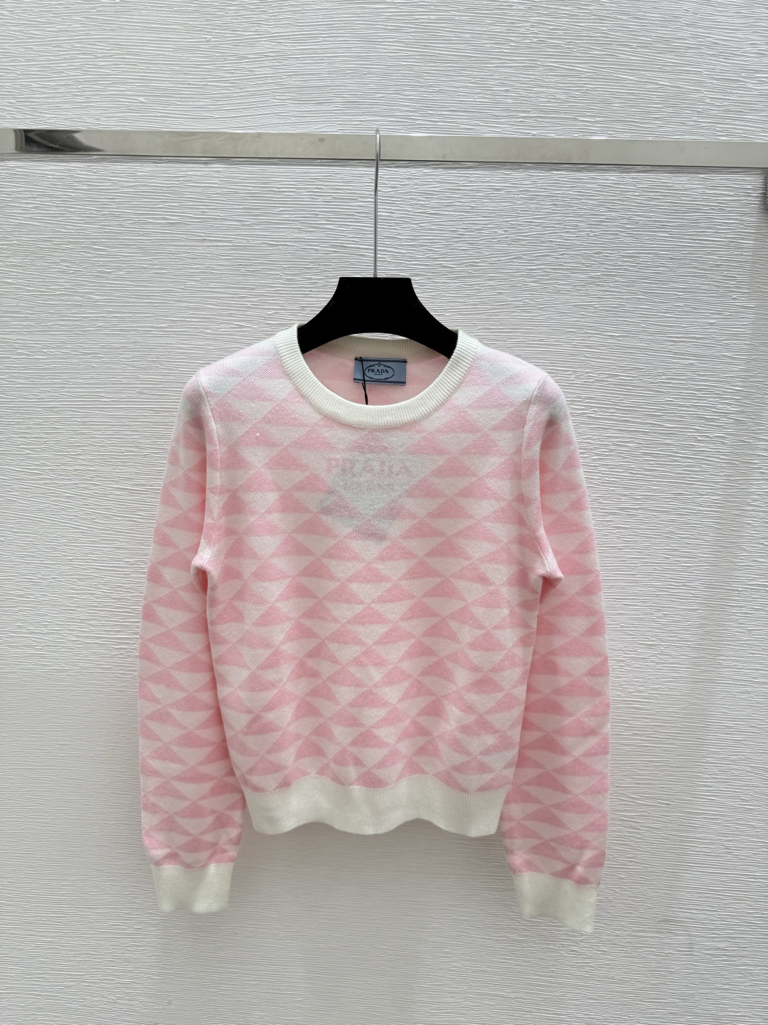 🆕P家🆕 早秋新款 菱格圆领针织长袖颜色：粉色 杏色 黑色尺码：36.38.40