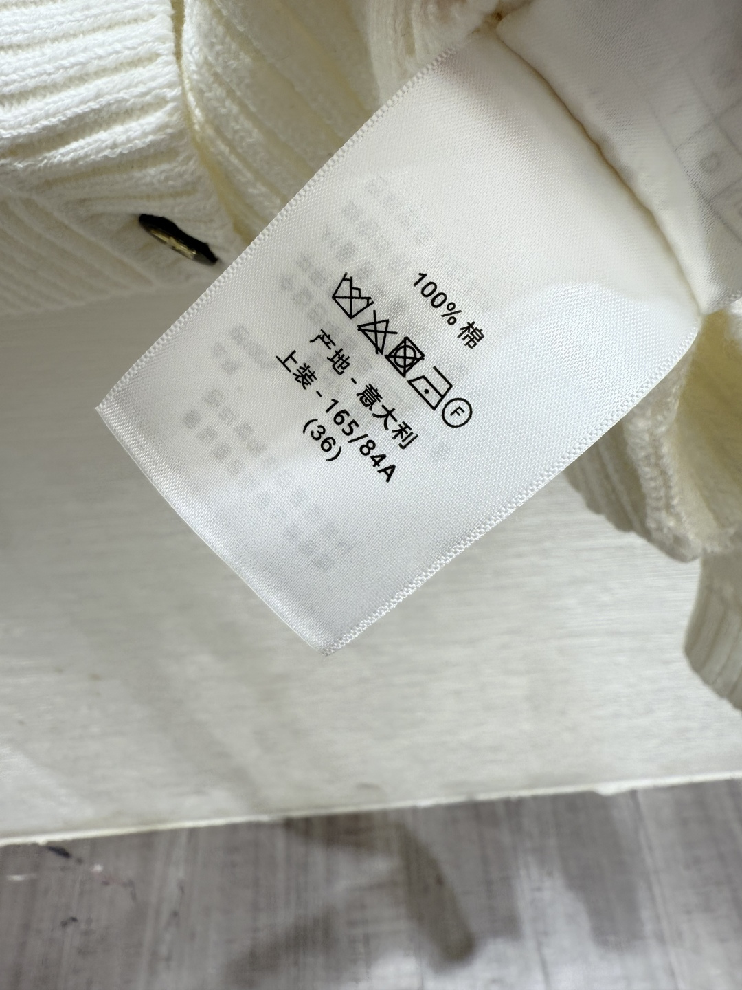 🆕D家🆕 早秋新款 背后五角星字母镂空圆领针织长袖开衫颜色：白色 灰色 宝蓝尺码：36.38.40