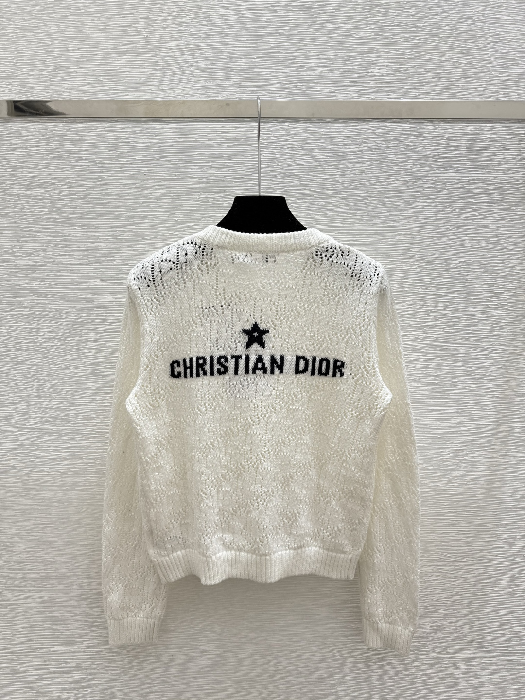 🆕D家🆕 早秋新款 背后五角星字母镂空圆领针织长袖开衫颜色：白色 灰色 宝蓝尺码：36.38.40