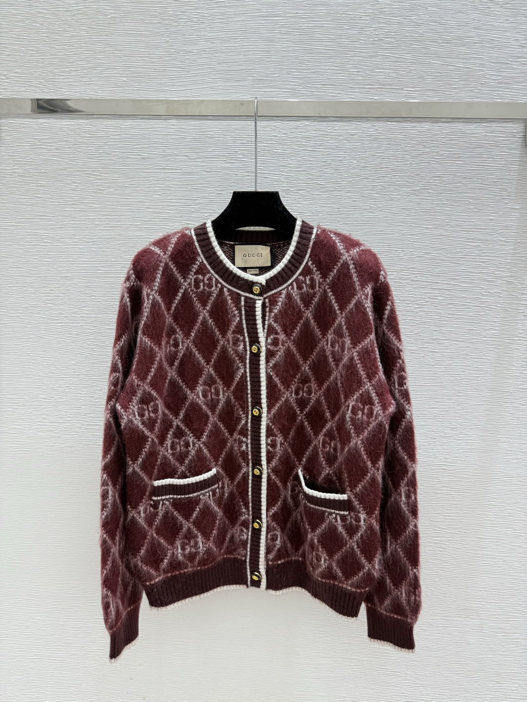 NO:507554,G Home Early Autumn New Style Old Flower Letters Grating Round Neck Knitted Long Sleeve Cardigan Color Red Size 36.38.40, gucci,alexander wang19860909G家 早秋新款 老花字母菱格圆领针织长袖开衫 颜色红色 尺码36.38.40,,gucci,alexander wang,Women's clothing