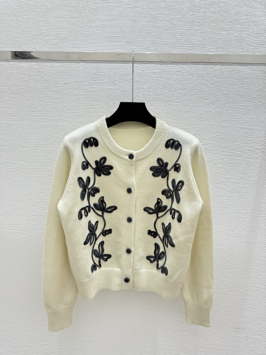 NO:517039,JS Home ~ Real photos of large goods JS Home Early autumn new style three-dimensional floral embroidery round neck knitted long-sleeved cardigan color white size 36.38.40, alexander wang19860909JS家～大货实拍图JS家 早秋新款 立体花卉刺绣圆领针织长袖开衫 颜色白色 尺码36.38.40,,alexander wang,Women's clothing