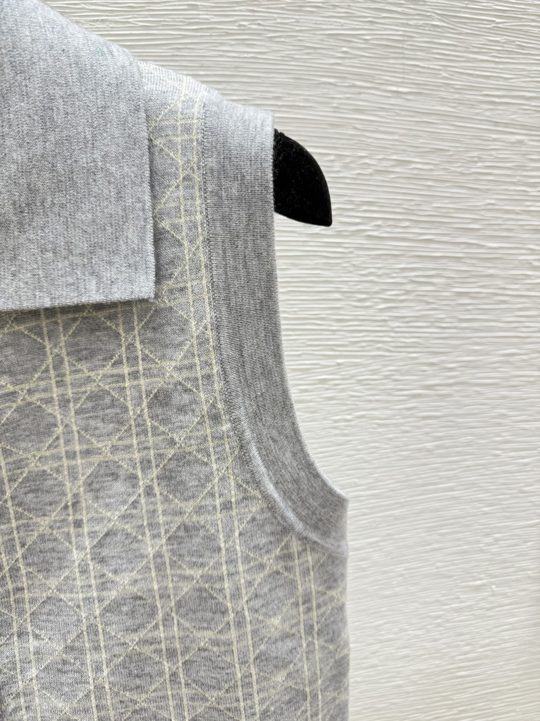 🆕D家🆕 夏季新款 菱格翻领针织背心开衫颜色：灰色 宝蓝尺码：36.38.40