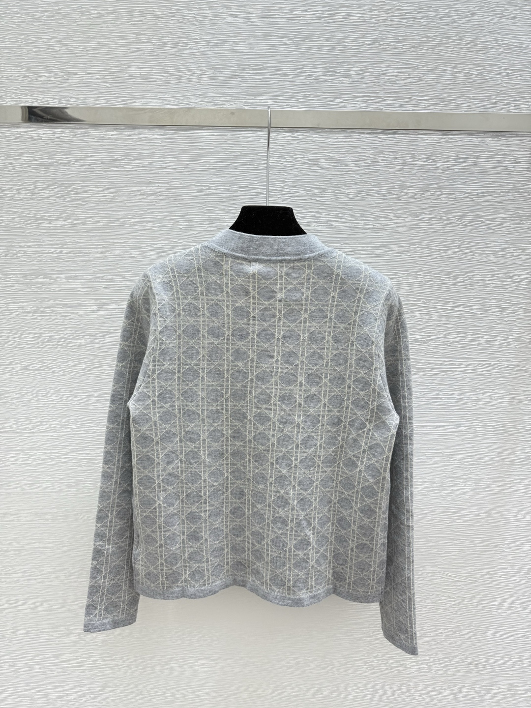 🆕D家🆕 早秋新款 纯色菱格V领针织长袖开衫颜色：灰色 宝蓝尺码：36.38.40