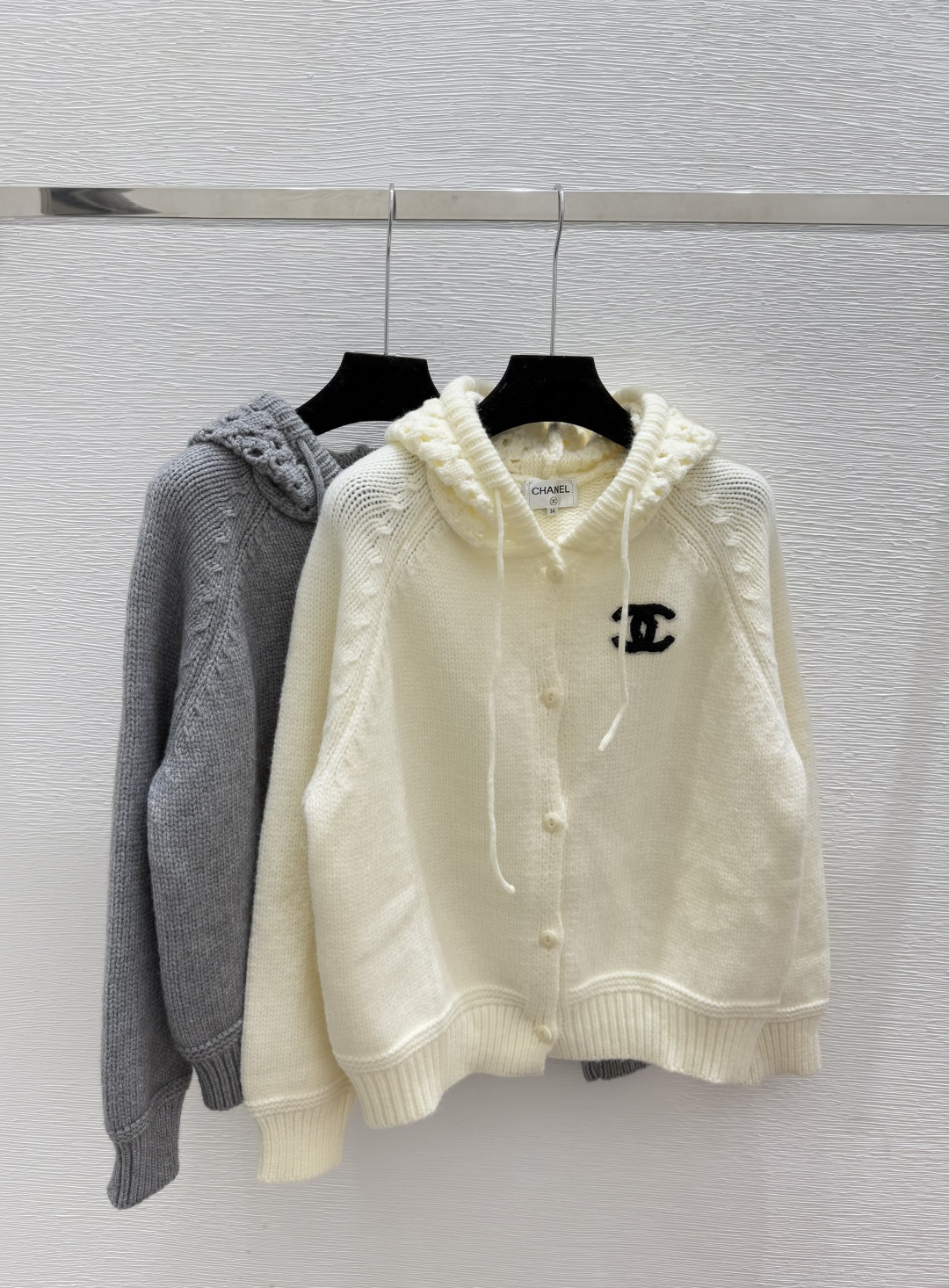 NO:517562,CH Home Early Autumn New Hollow Hooded Drawstring Knitted Long Sleeve Cardigan Color White Gray Size 36.38.40, Hats,alexander wang19860909CH家 早秋新款 镂空连帽抽绳针织长袖开衫 颜色白色 灰色 尺码36.38.40,,hats,alexander wang,Women's clothing