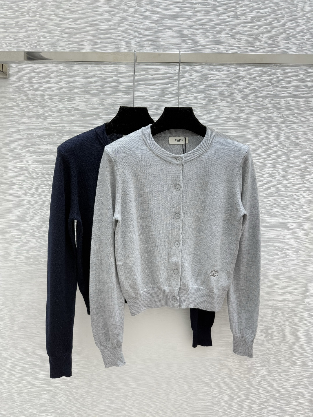 NO:517557,CE Home Early Autumn New Style Solid Color Simple Round Neck Knitted Long Sleeve Cardigan Color Gray Royal Blue Size 36.38.40, Alexander Wang19860909CE家 早秋新款 纯色简约圆领针织长袖开衫 颜色灰色 宝蓝 尺码36.38.40,,alexander wang,Women's clothing