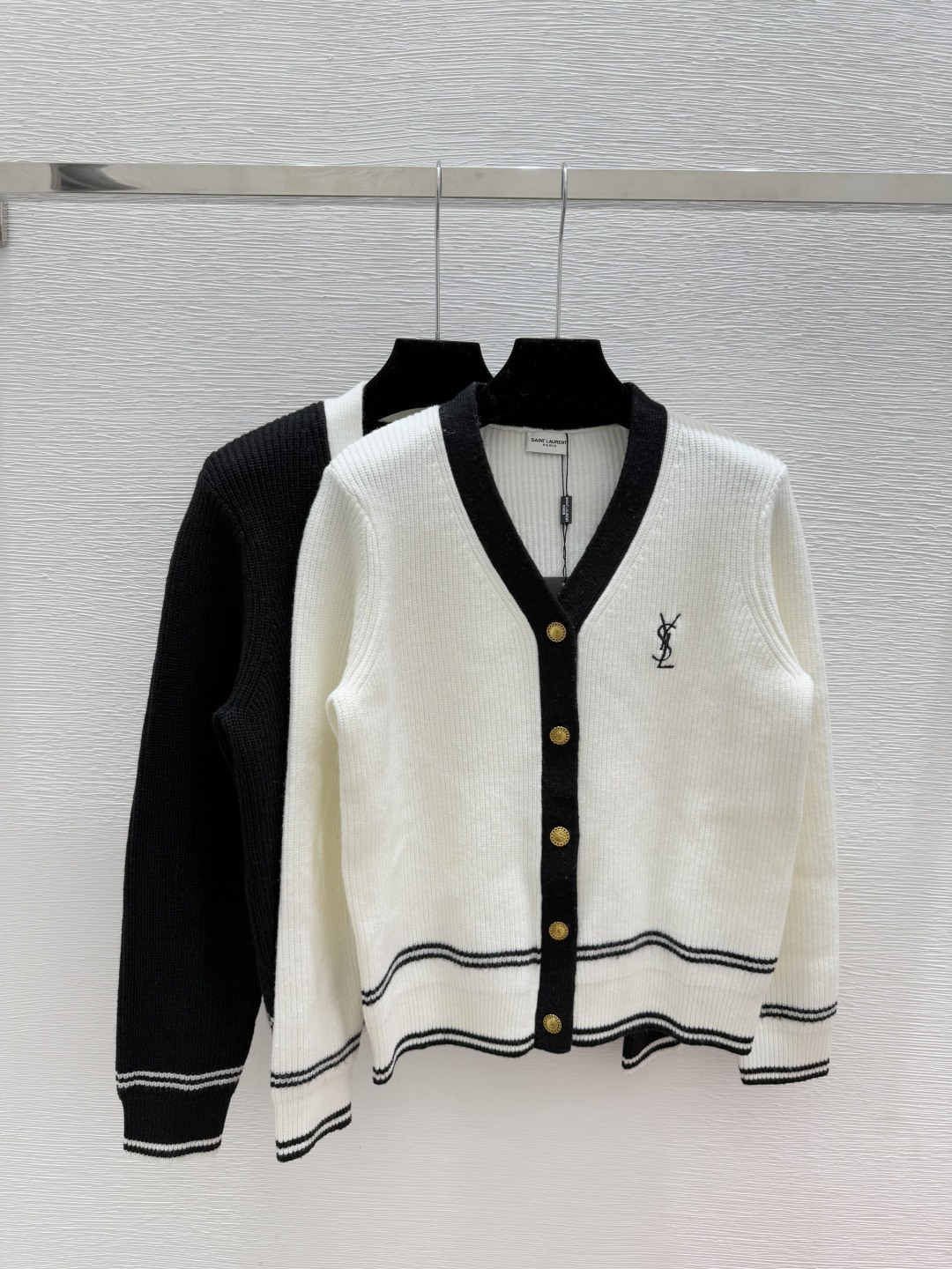 NO:534050,Y Home Early Autumn New Color Block Striped V-neck Knitted Long Sleeve Cardigan Color White Black Size 36.38.40, Alexander wang19860909Y家 早秋新款 拼色条纹V领针织长袖开衫 颜色白色 黑色 尺码36.38.40,,alexander wang,Women's clothing