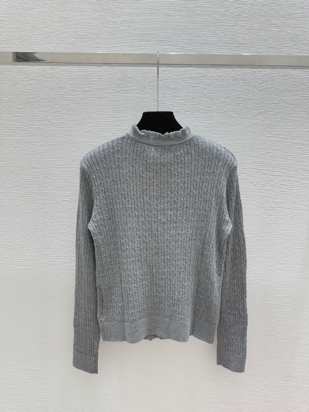 🆕M家🆕 早秋新款 纯色荷叶边镂空圆领针织长袖开衫颜色：灰色 宝蓝尺码：36.38.40