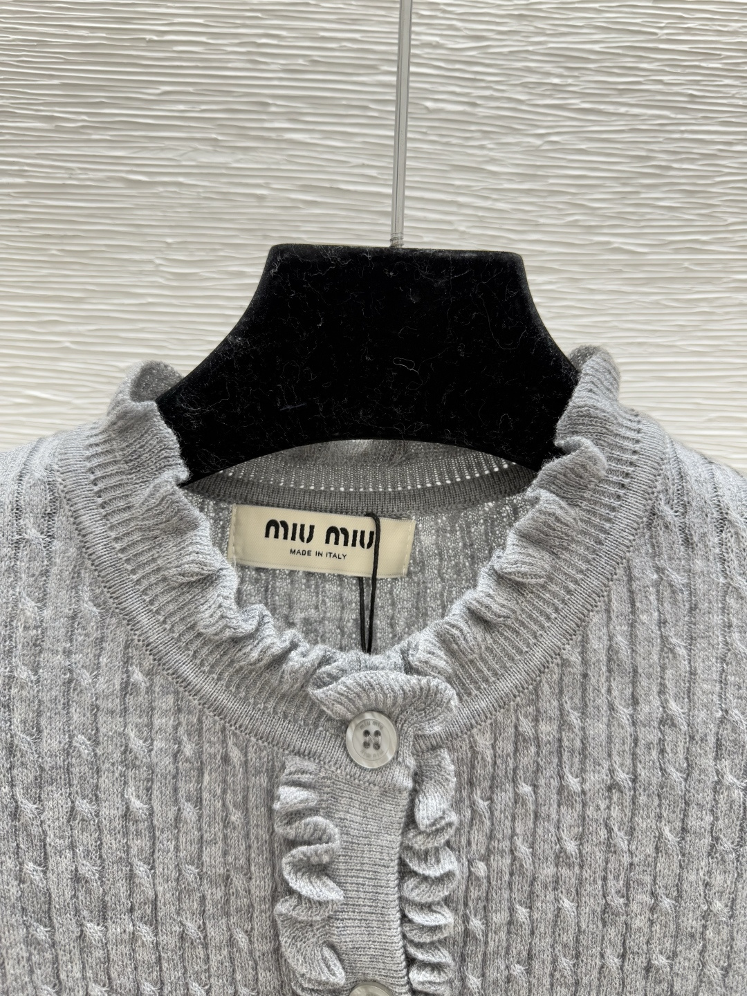 🆕M家🆕 早秋新款 纯色荷叶边镂空圆领针织长袖开衫颜色：灰色 宝蓝尺码：36.38.40