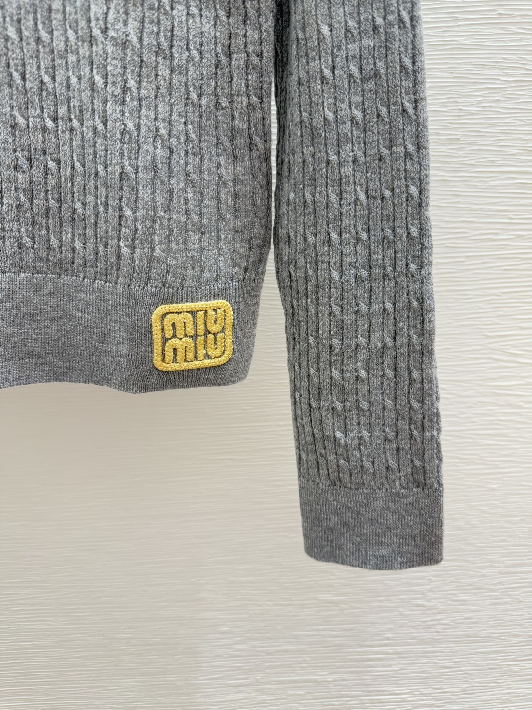 🆕M家🆕 早秋新款 纯色荷叶边圆领针织长袖颜色：灰色 宝蓝尺码：36.38.40