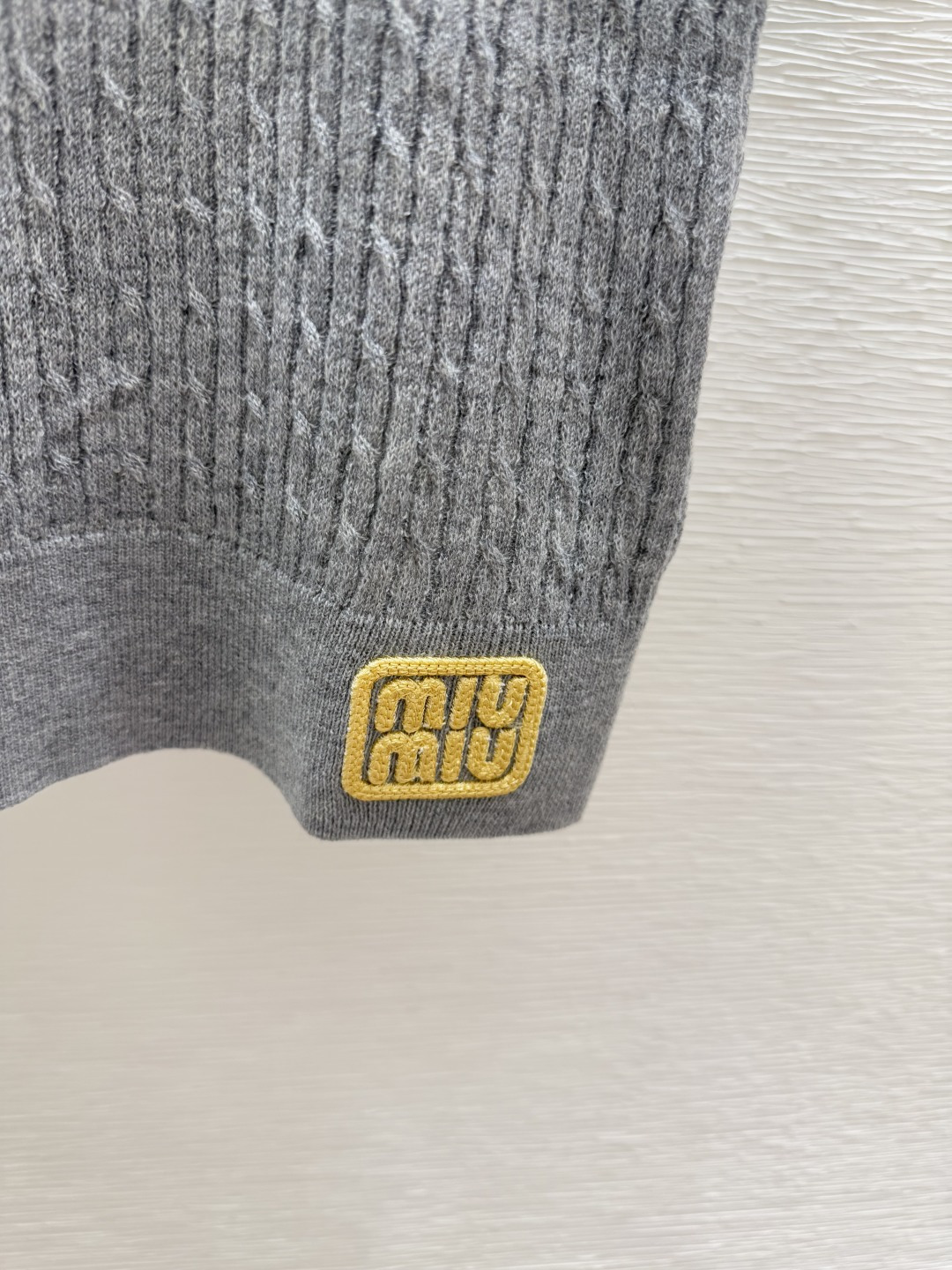 🆕M家🆕 夏季新款 纯色荷叶边圆领针织短袖颜色：灰色 宝蓝尺码：36.38.40