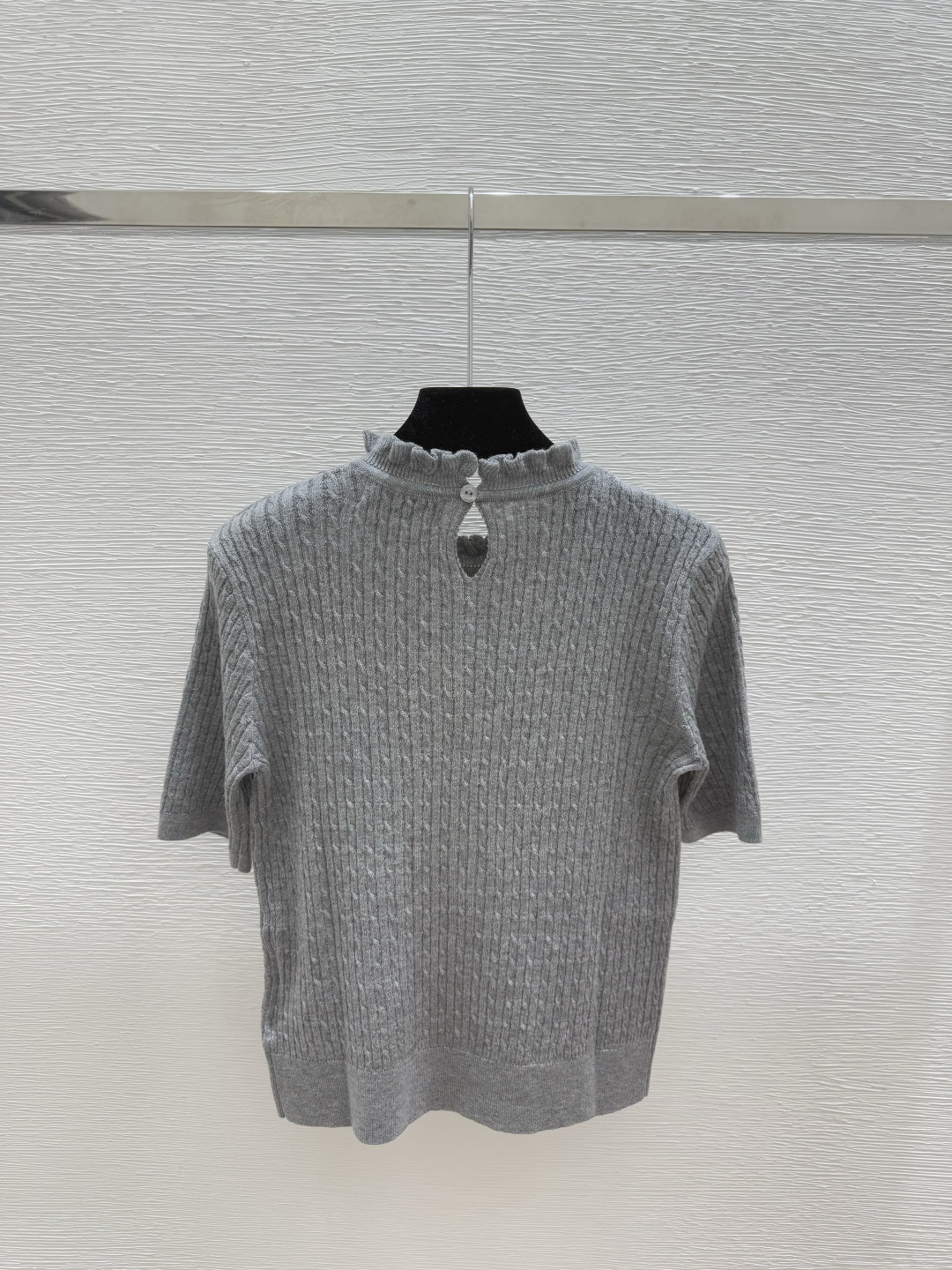 🆕M家🆕 夏季新款 纯色荷叶边圆领针织短袖颜色：灰色 宝蓝尺码：36.38.40